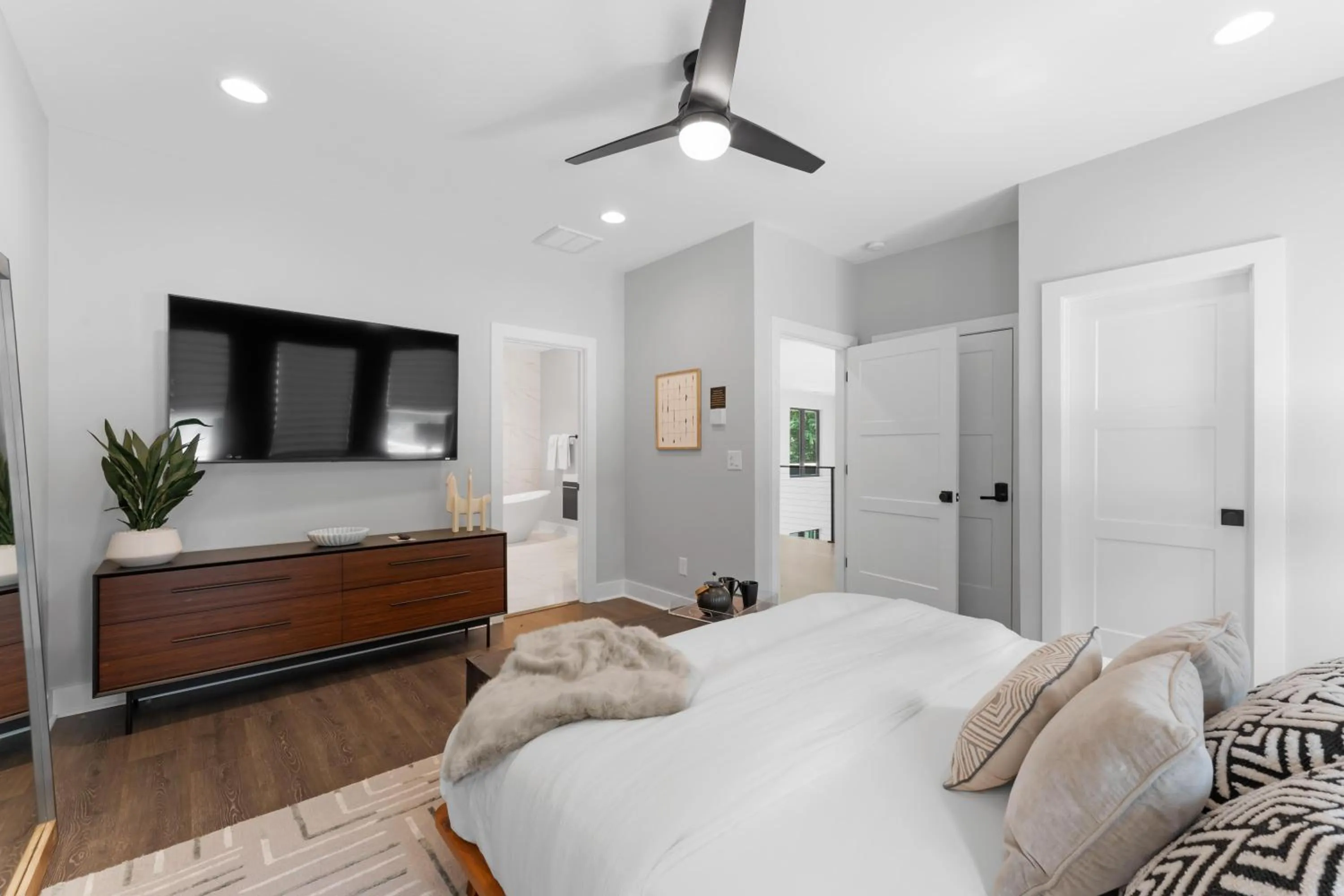 Bed in Shoreline on Stonemarker