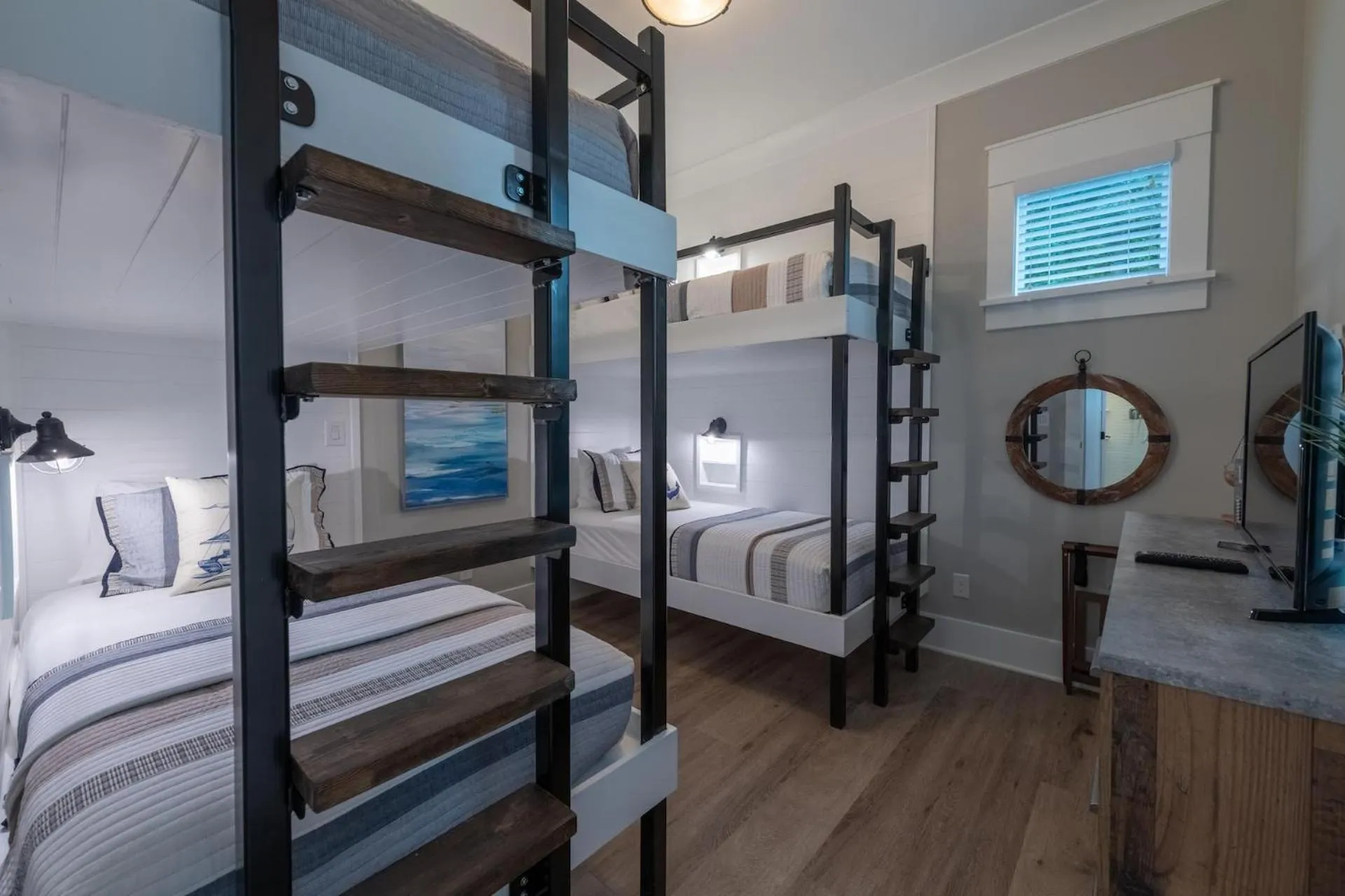 Bed in Hanesbee Escape