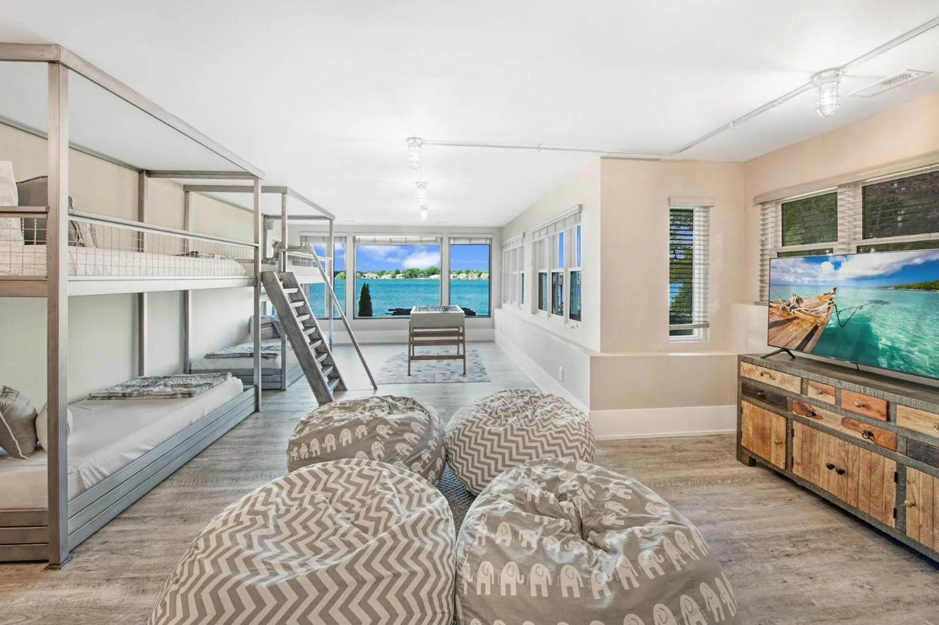 Sterling on Strawpocket