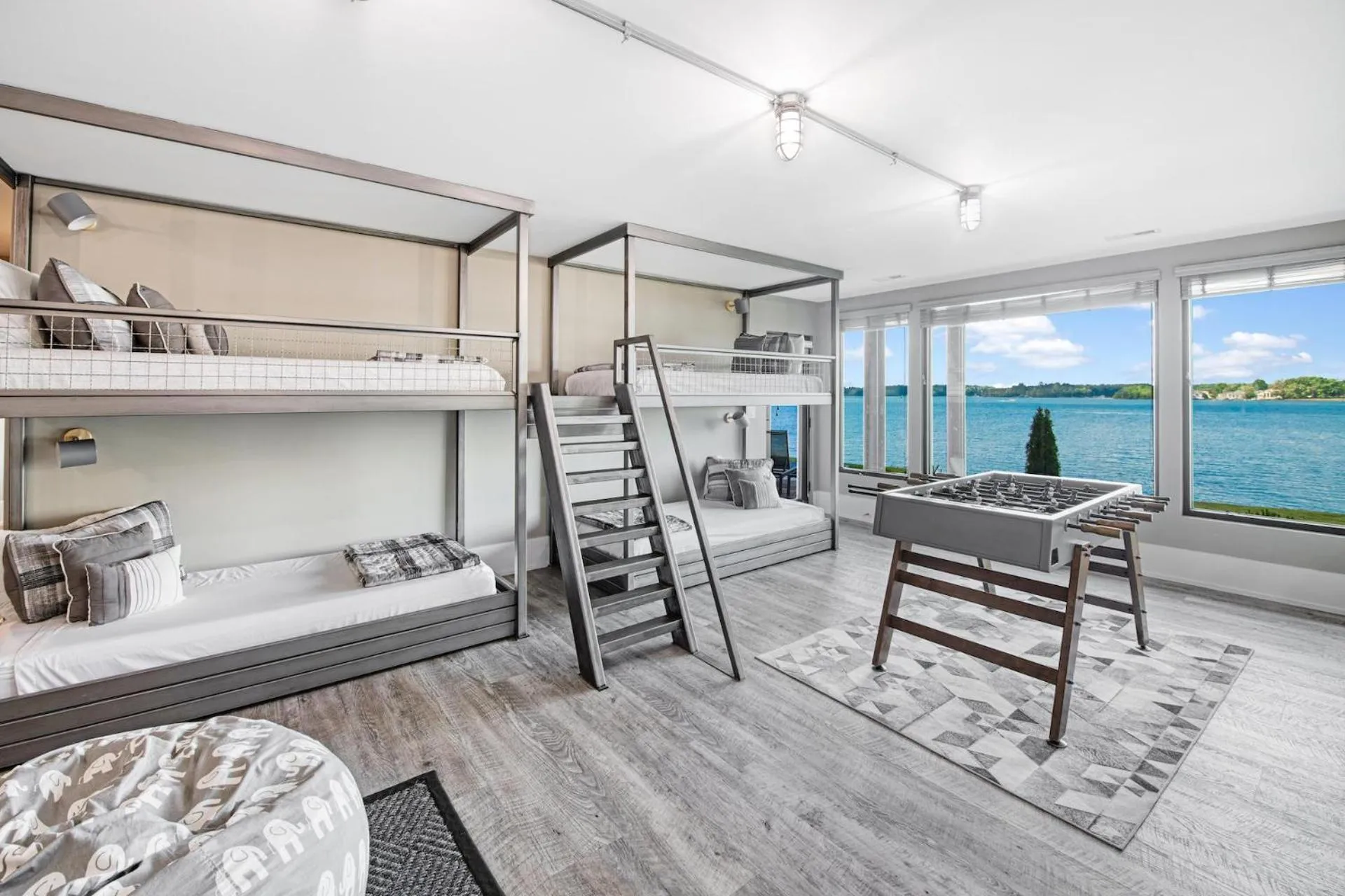 Sterling on Strawpocket