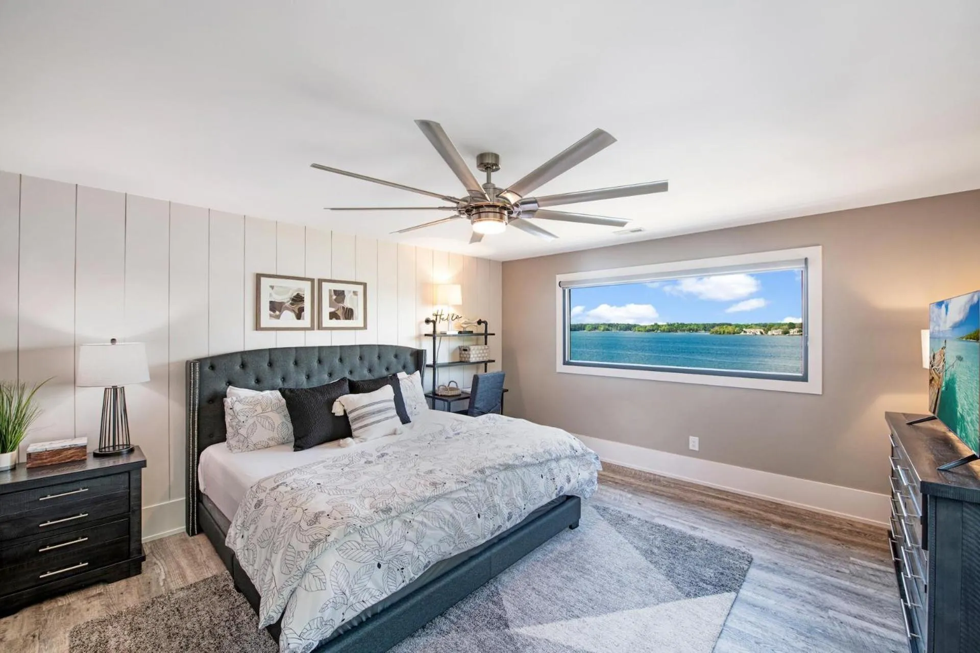 Bed in Sterling on Strawpocket