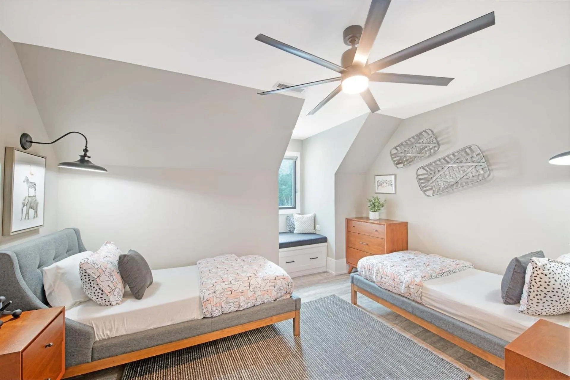 Bed in Sterling on Strawpocket