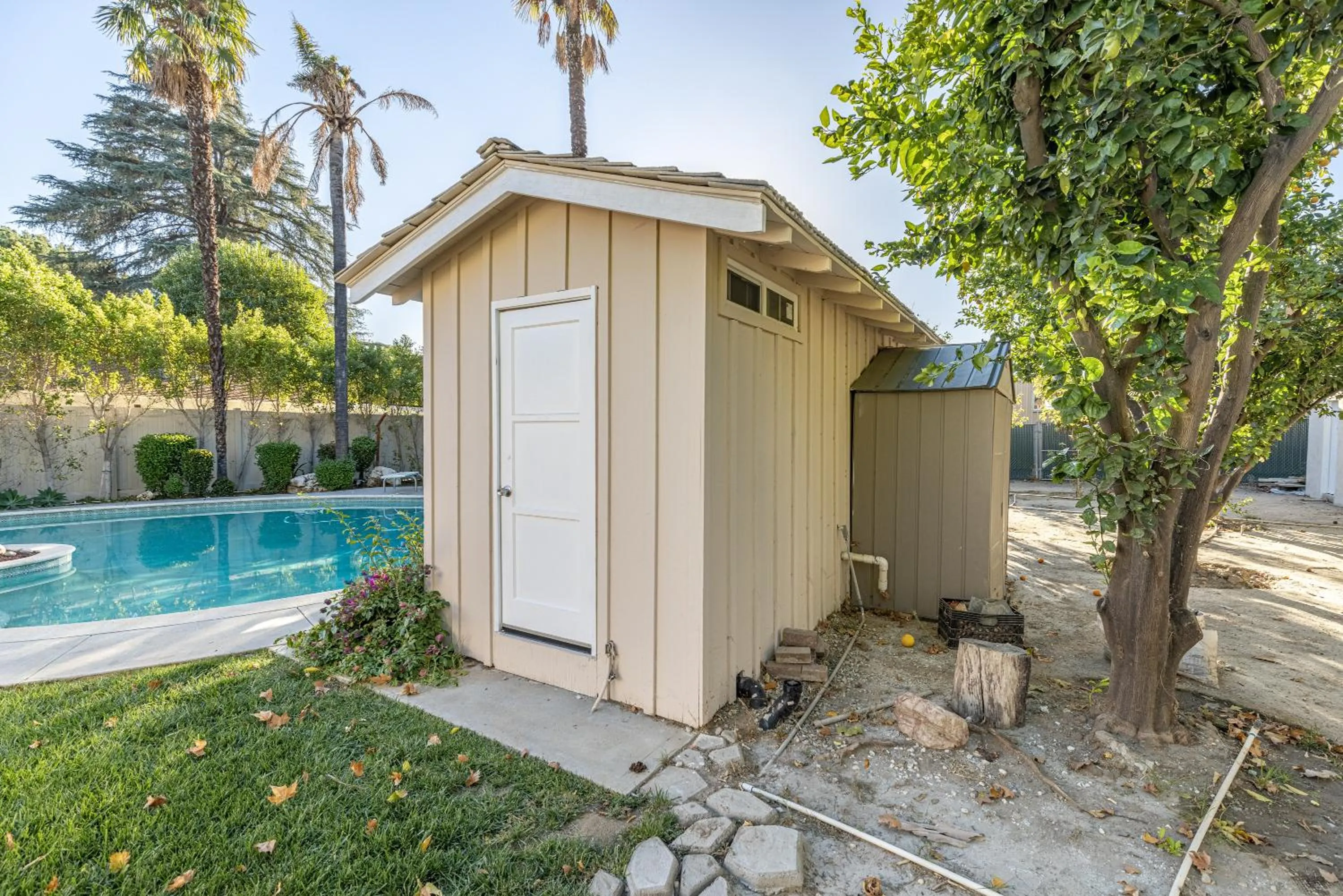 Spacious Home with Garden & Pool