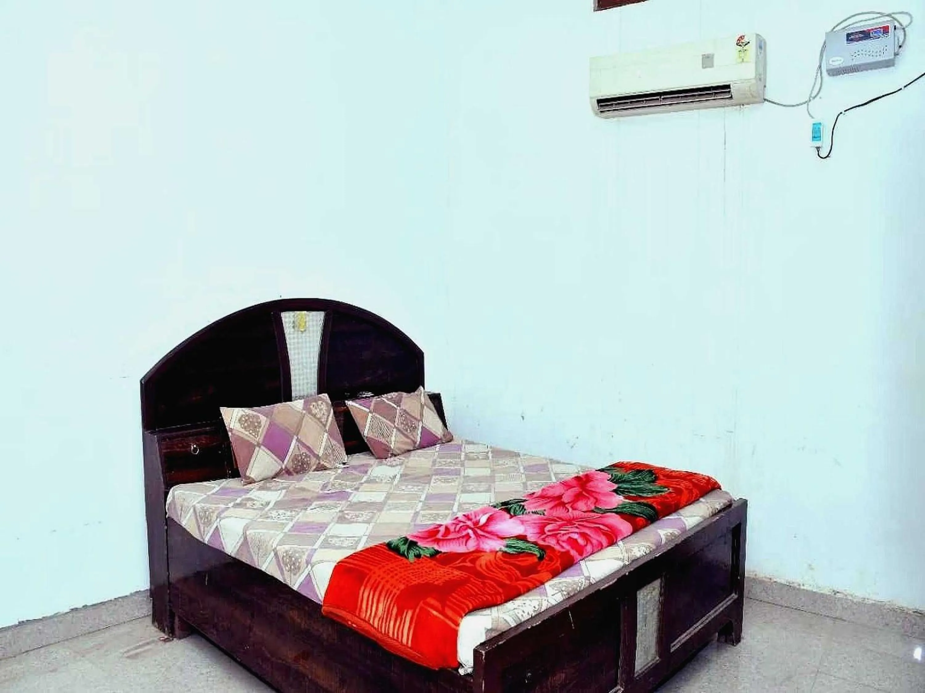 Bedroom, Bed in SPOT ON Harsh Hotel