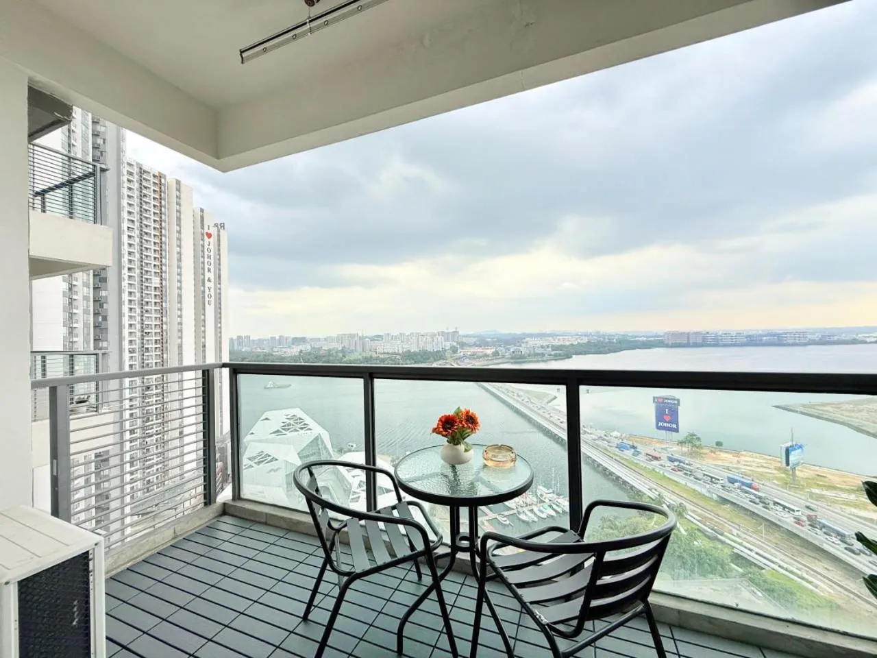 R&F PRINCESS COVE by ANJU