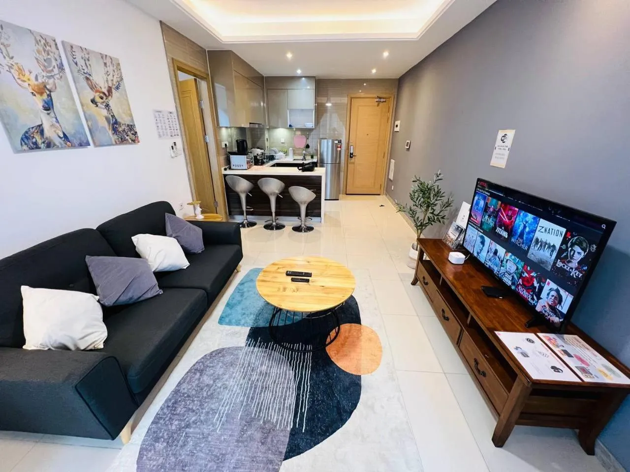 Living room in R&F PRINCESS COVE by ANJU