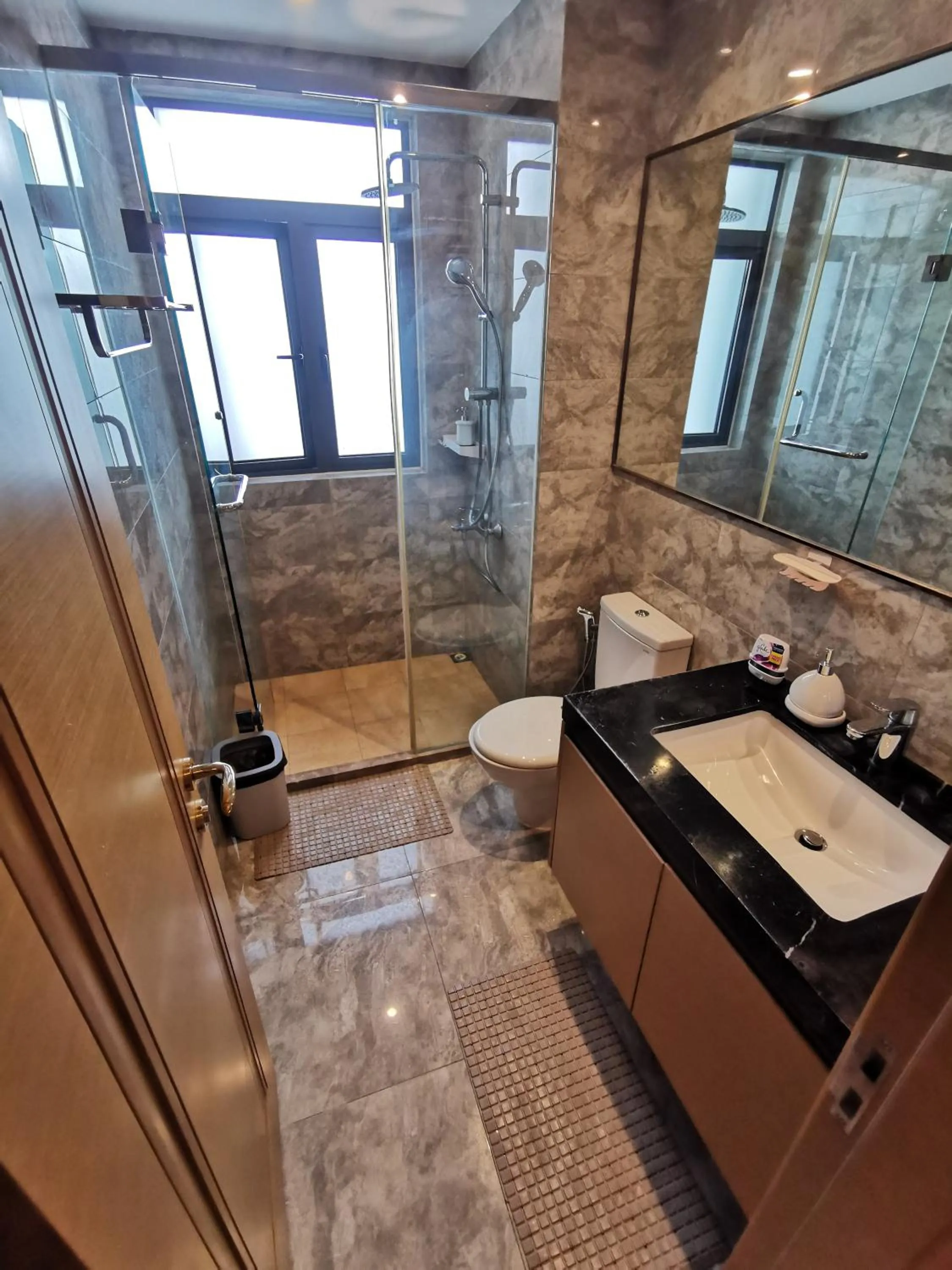 R&F PRINCESS COVE by ANJU