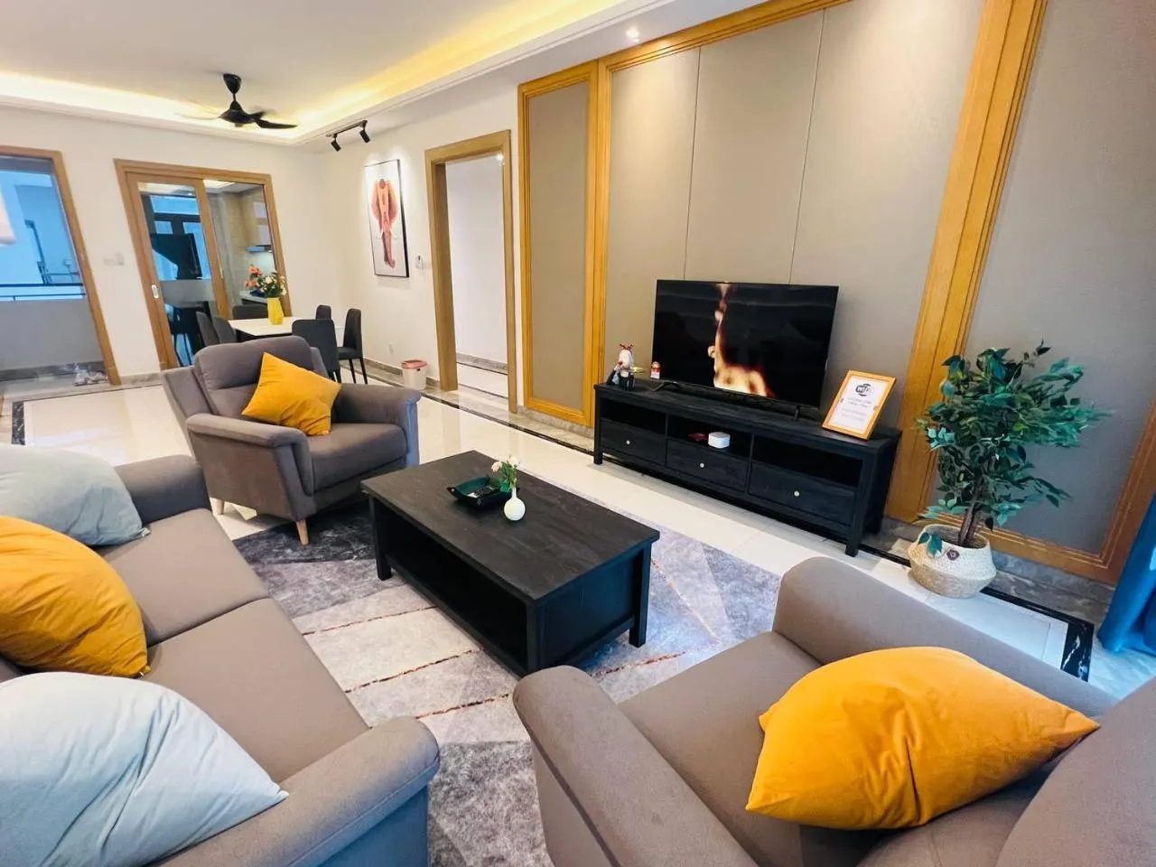 R&F PRINCESS COVE by ANJU