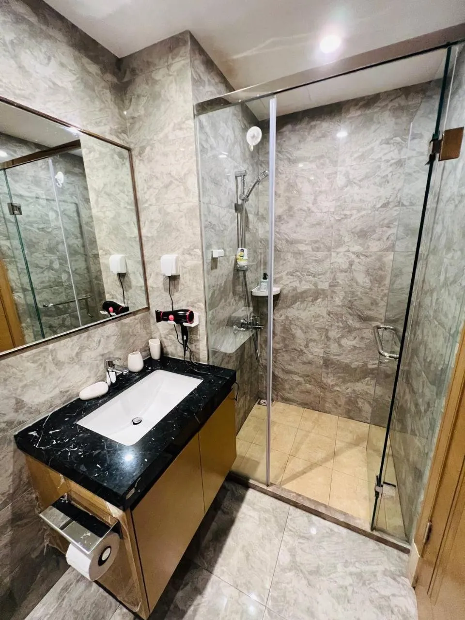 R&F PRINCESS COVE by ANJU