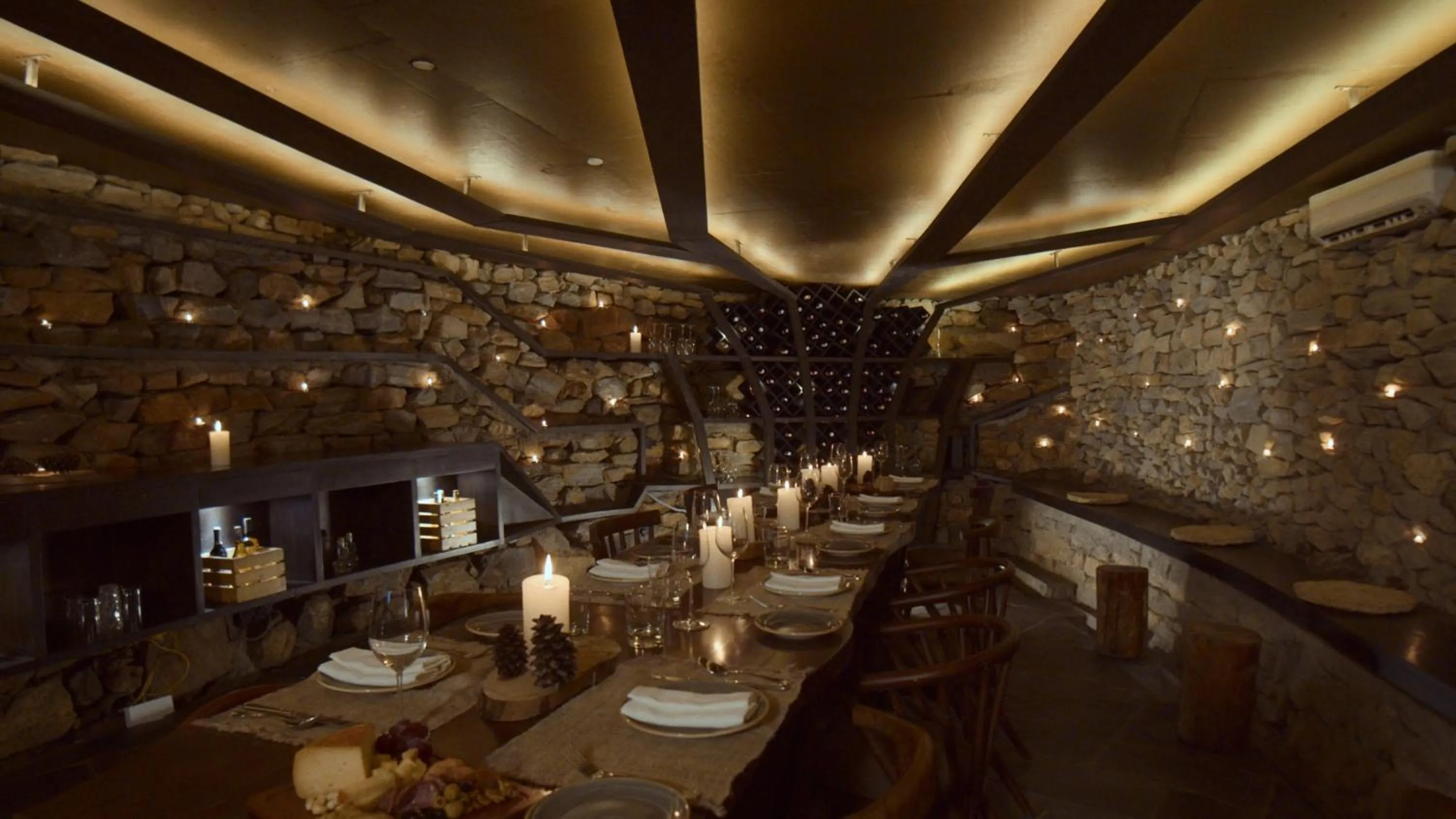 Restaurant/places to eat in Kavya Himalayas