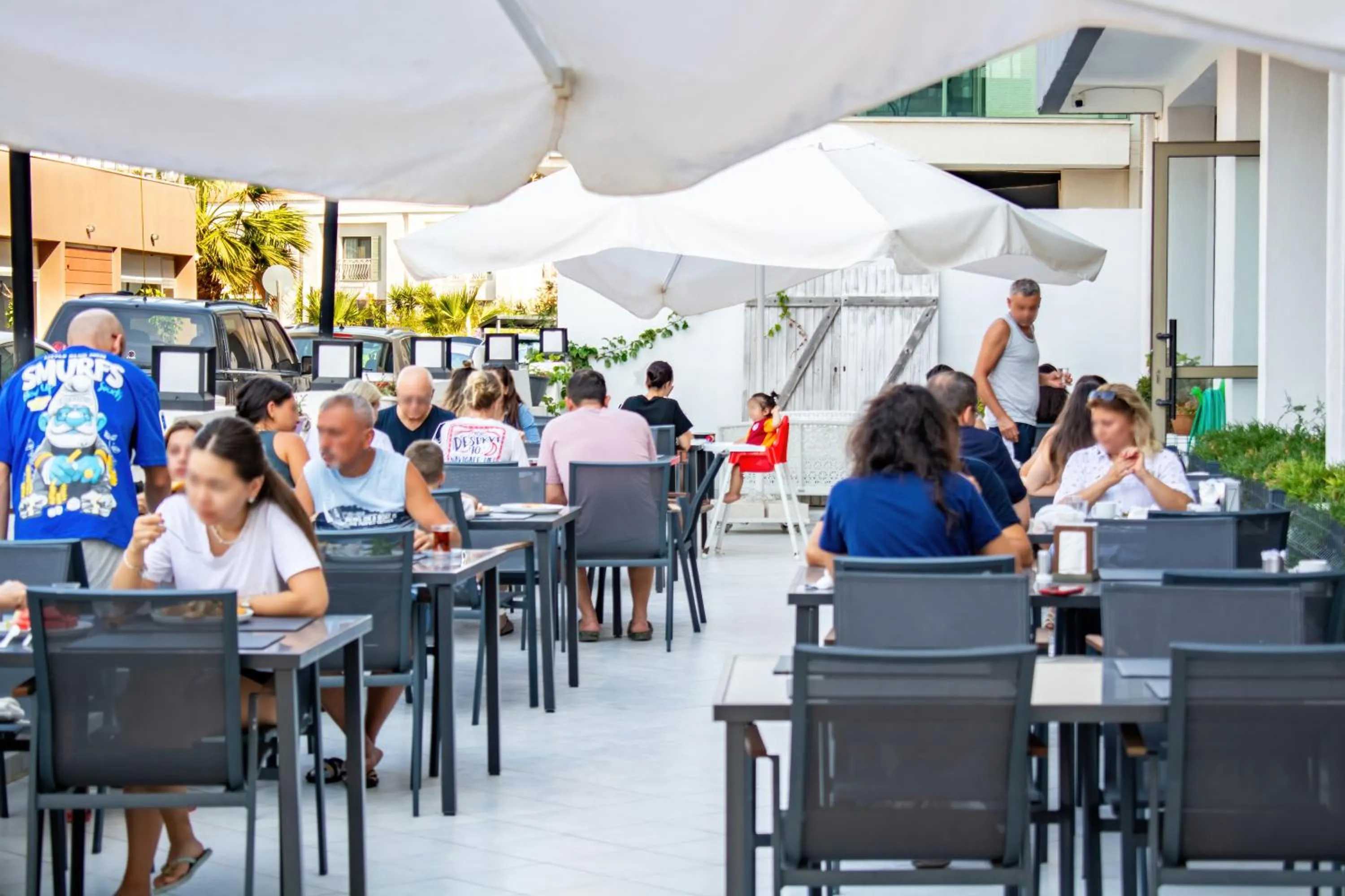 Restaurant/places to eat in Z OTEL