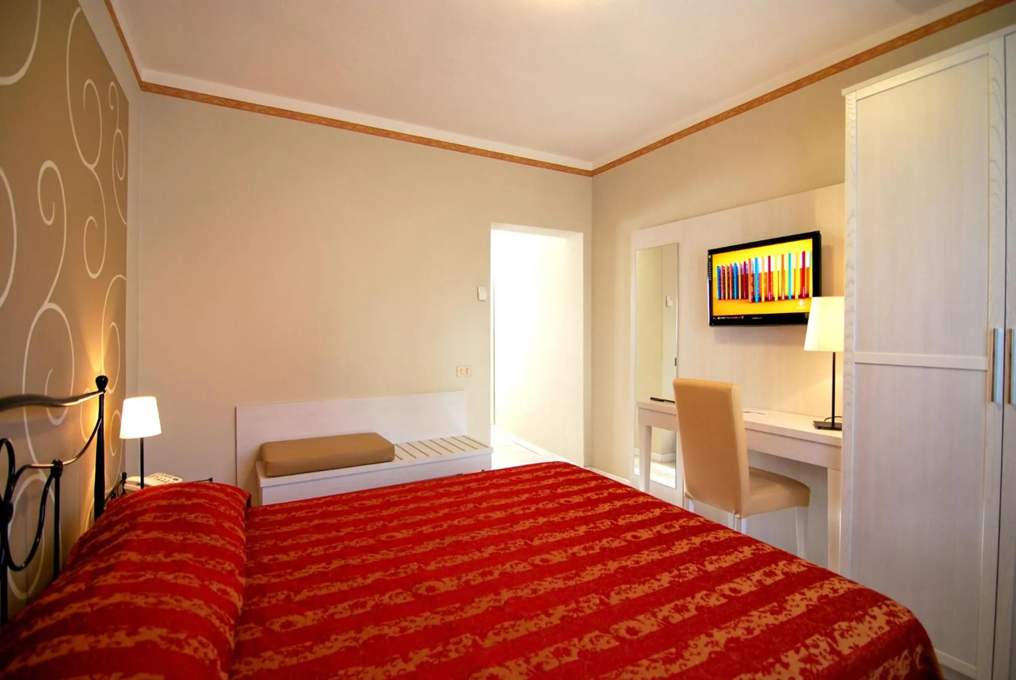 Bedroom, Bed in Hotel Eden Salò