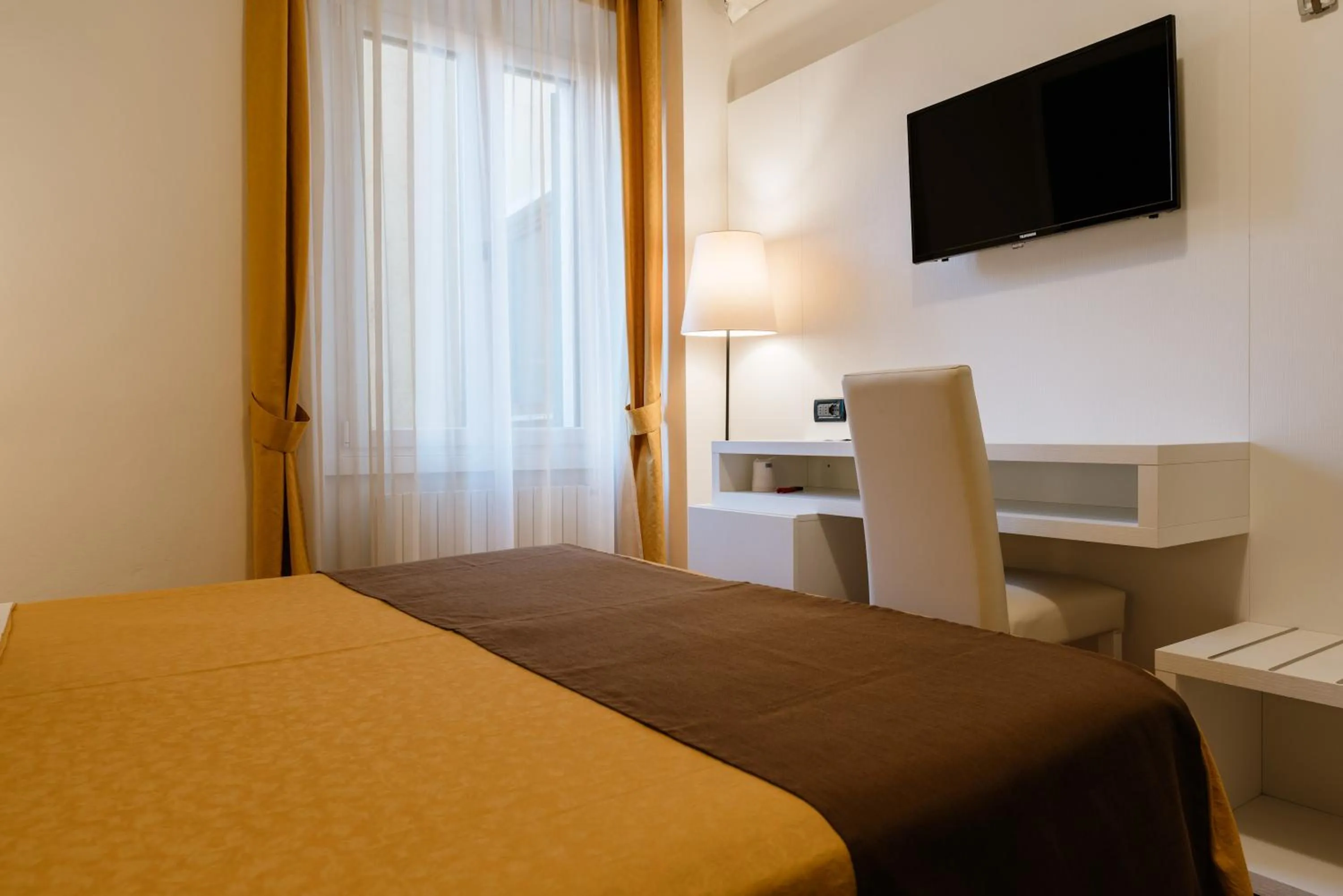 Bed in Hotel Eden Salò