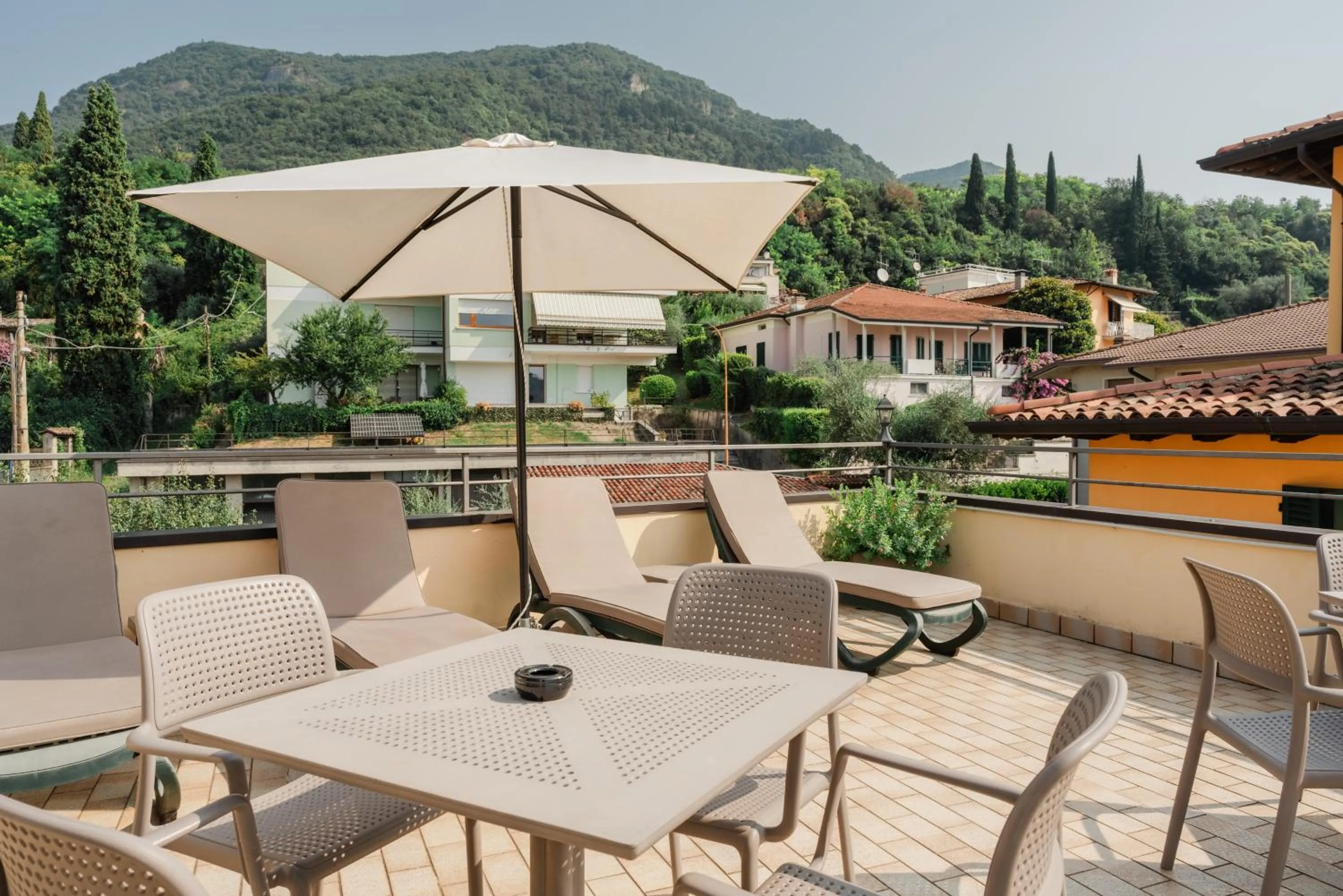 Solarium in Hotel Eden Salò
