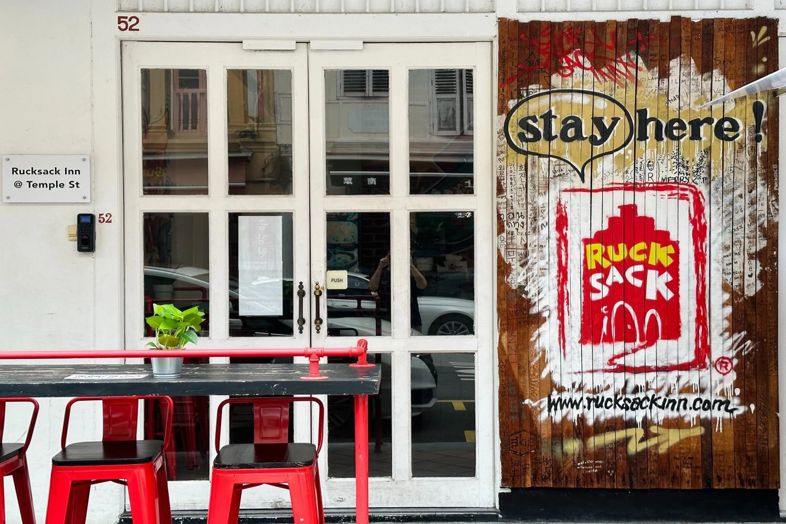 Property building in Rucksack Inn Temple Street