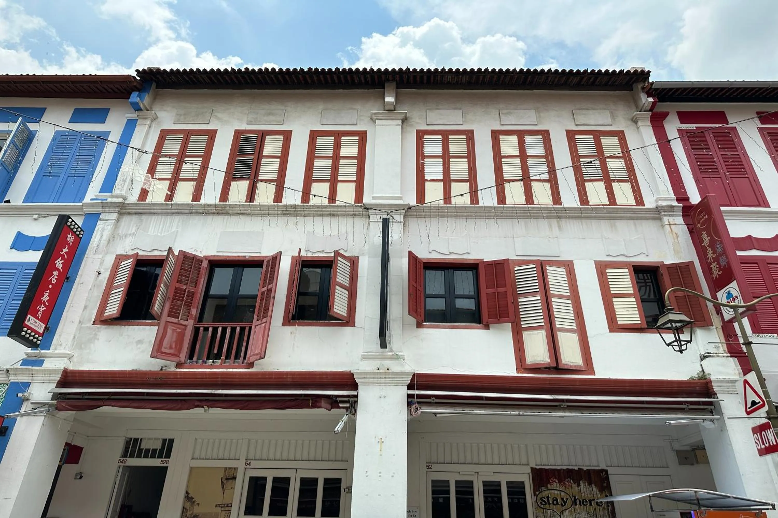 Property building in Rucksack Inn Temple Street