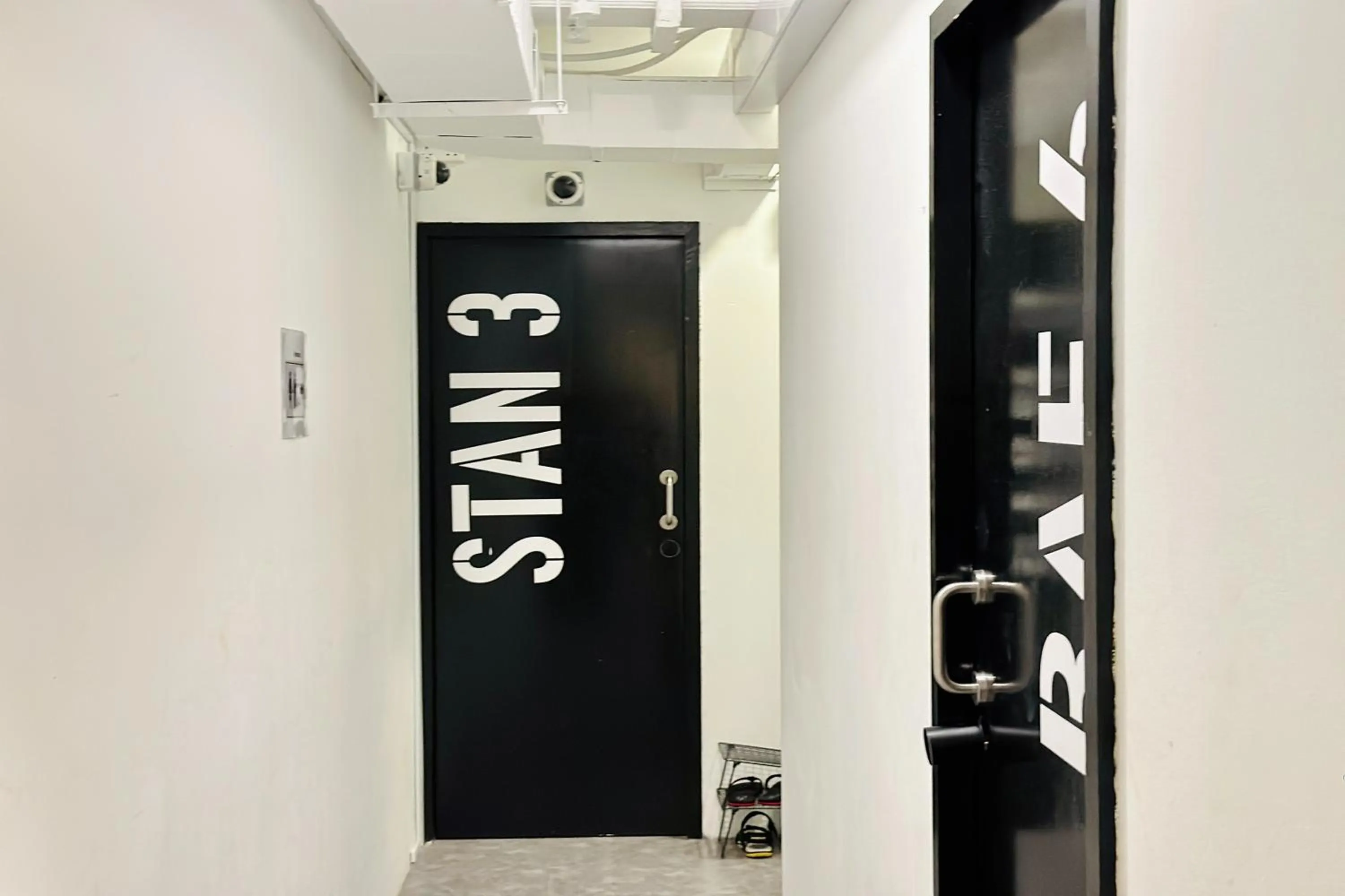 Decorative detail in Rucksack Inn Temple Street