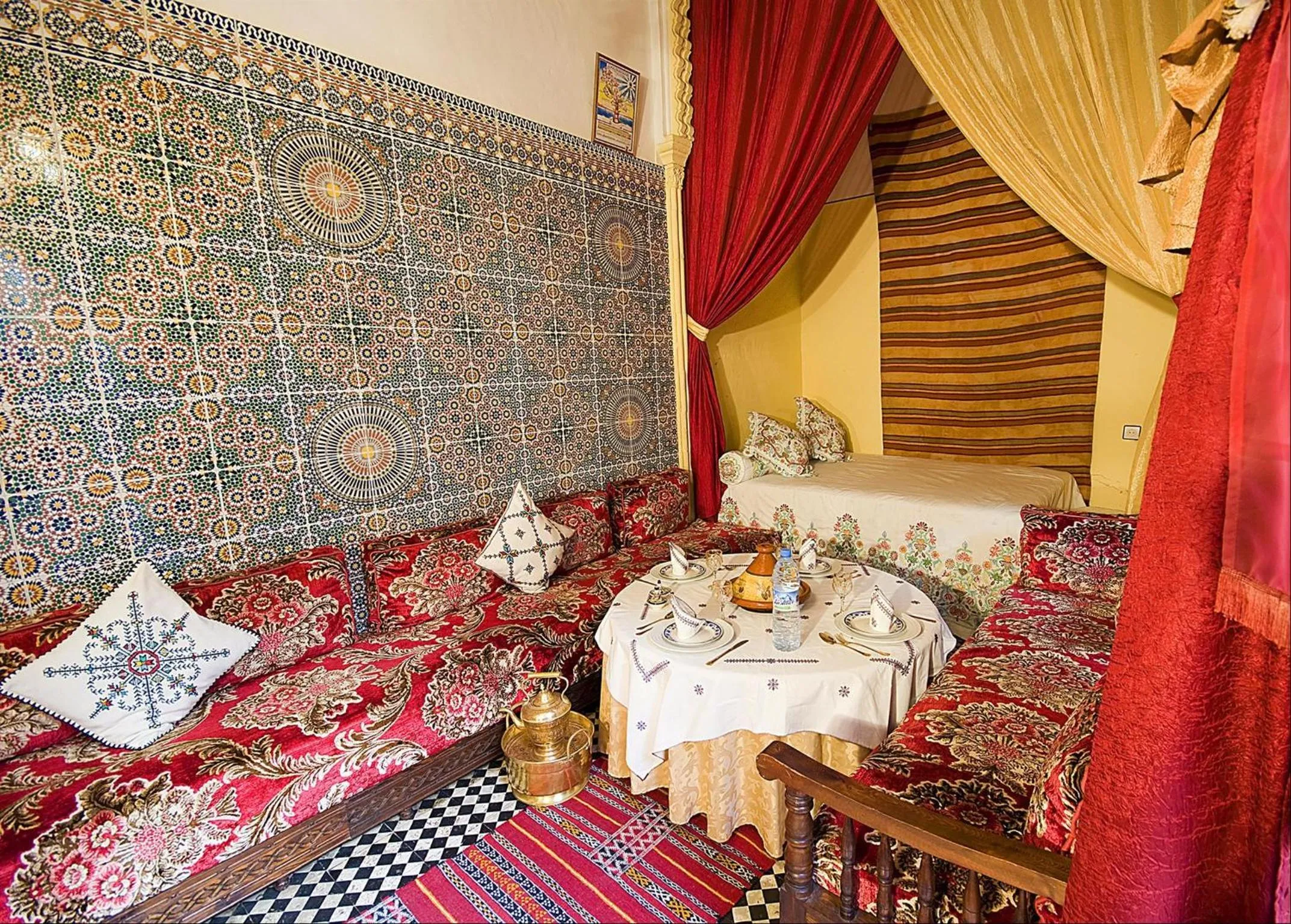 Restaurant/places to eat in Riad Dar Jabador