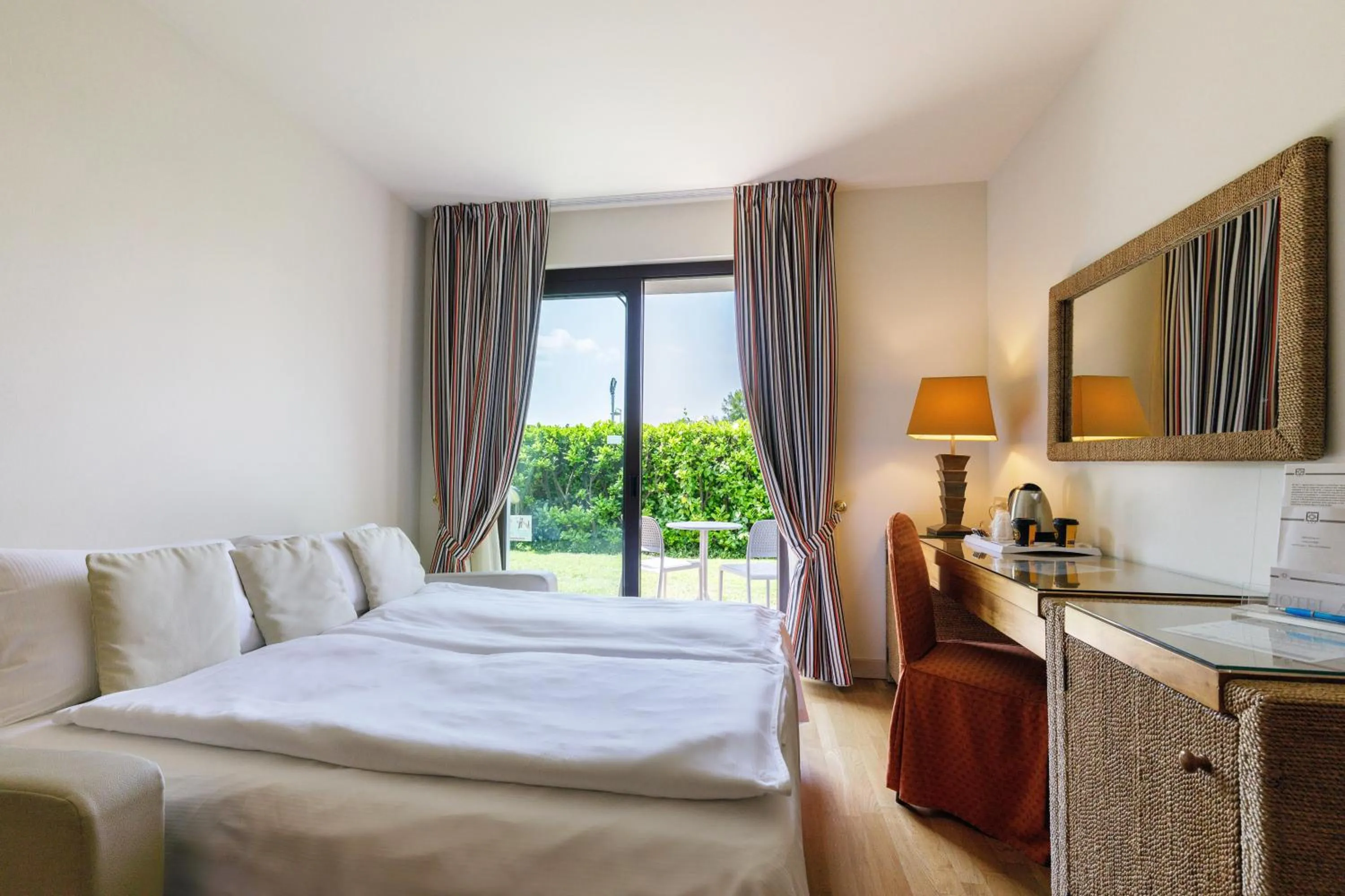 View (from property/room), Bed in Hotel Arena