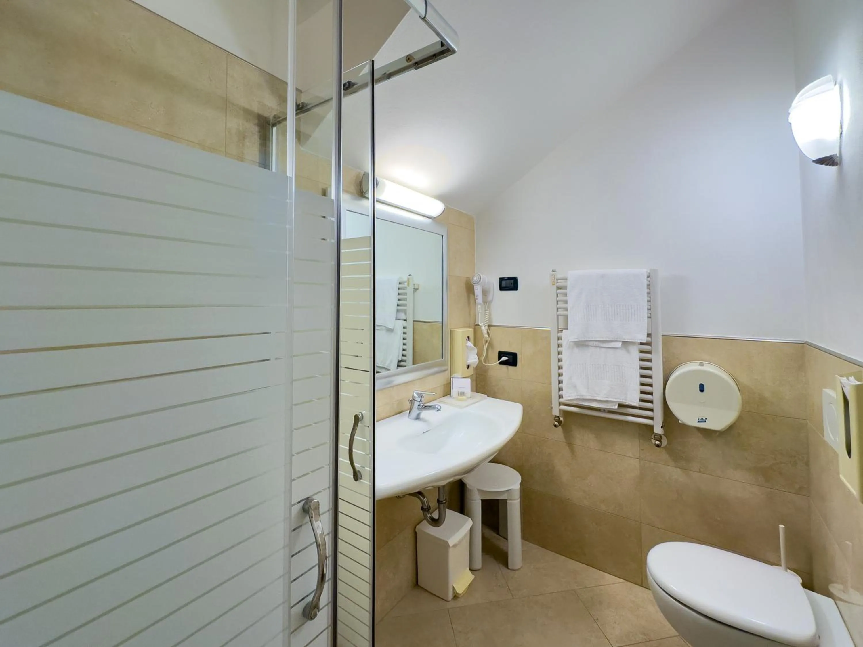 Shower in Hotel Arena