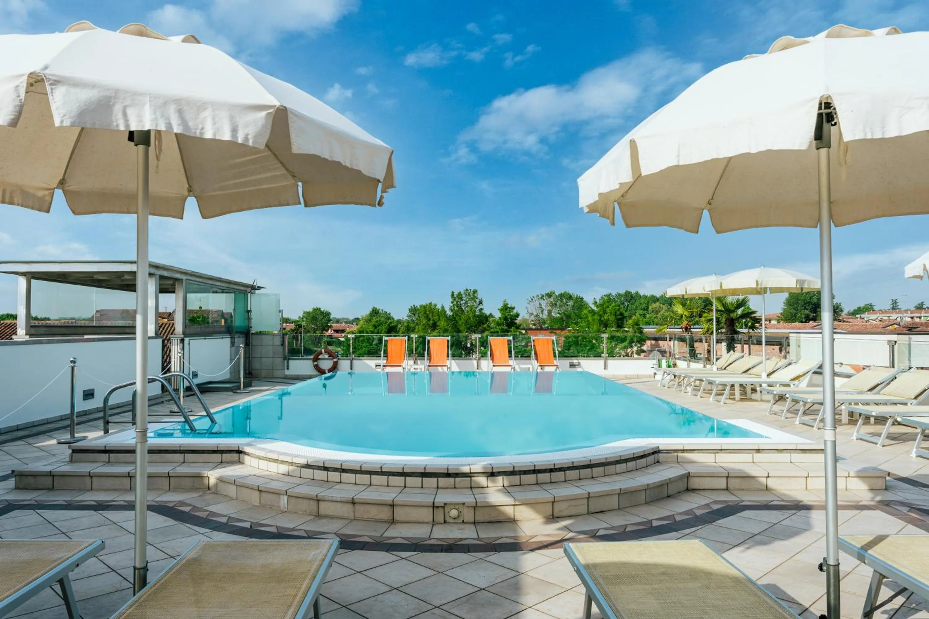 Swimming pool in Hotel Arena