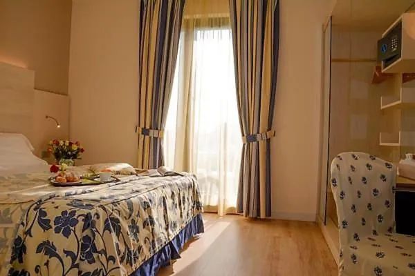 Photo of the whole room, Bed in Hotel Arena