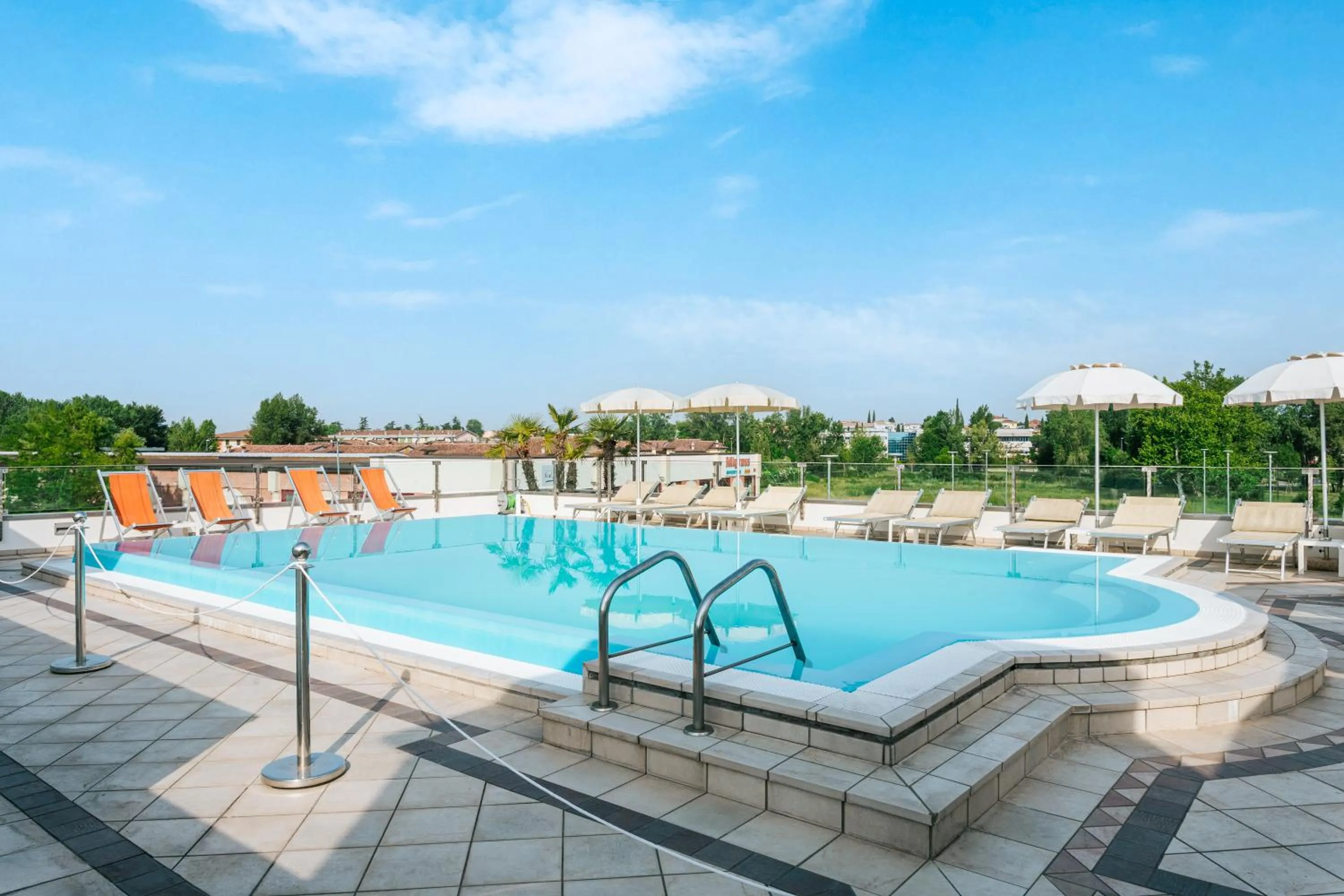 Swimming pool in Hotel Arena