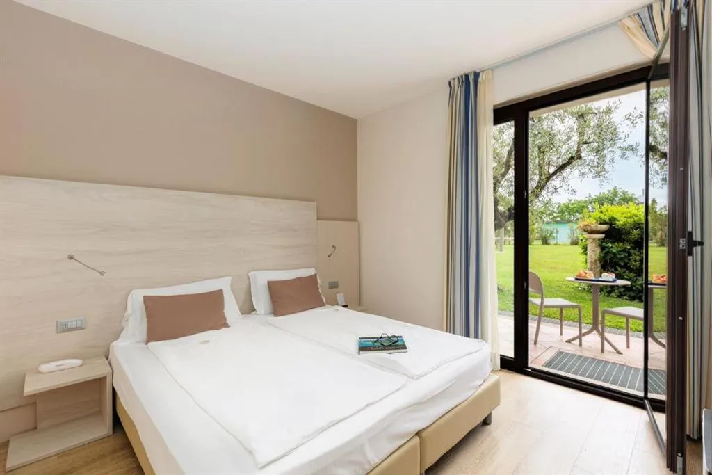 Photo of the whole room, Bed in Hotel Arena