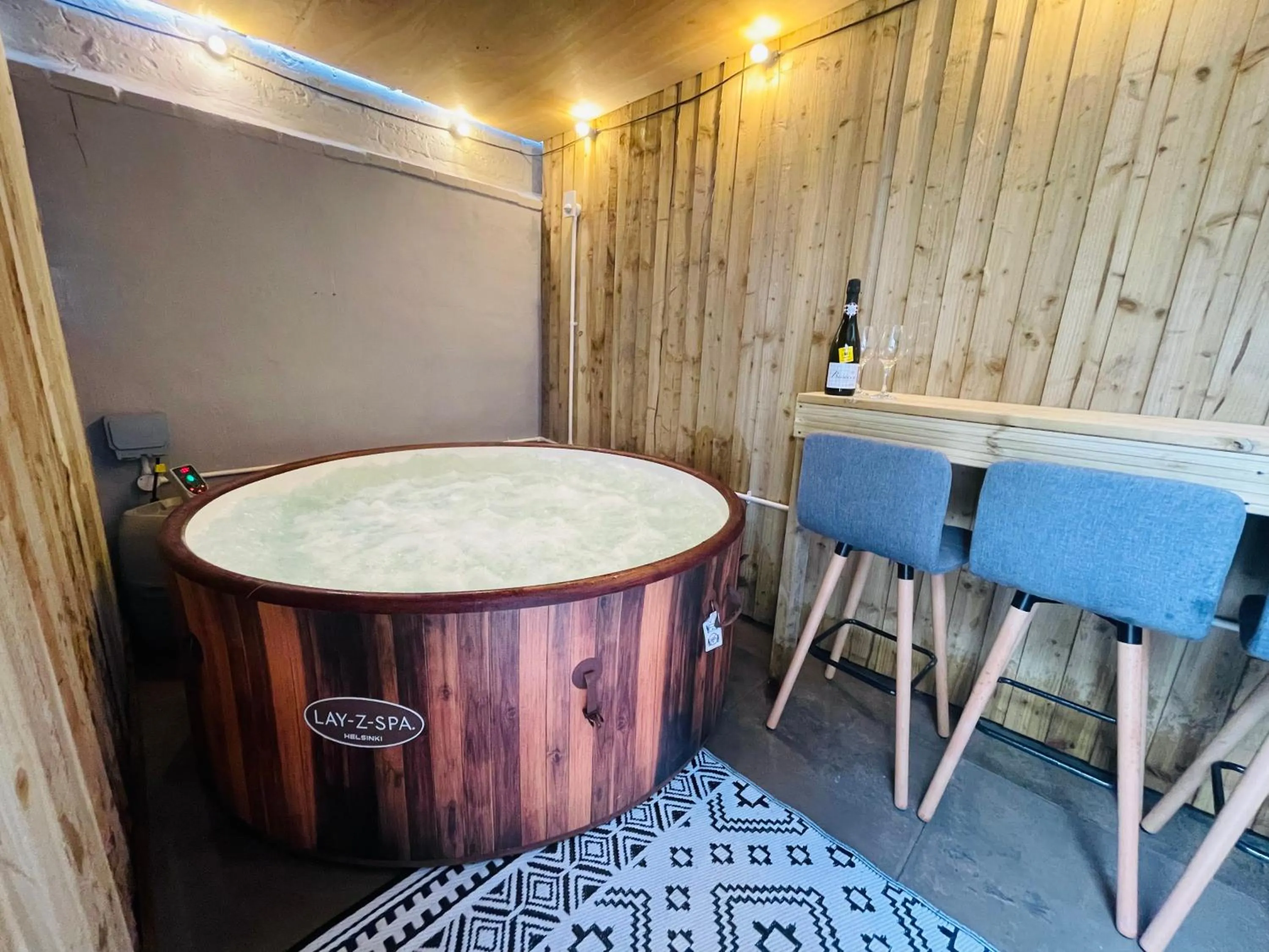 Garden in Osborne hot tub and jacuzzi suites