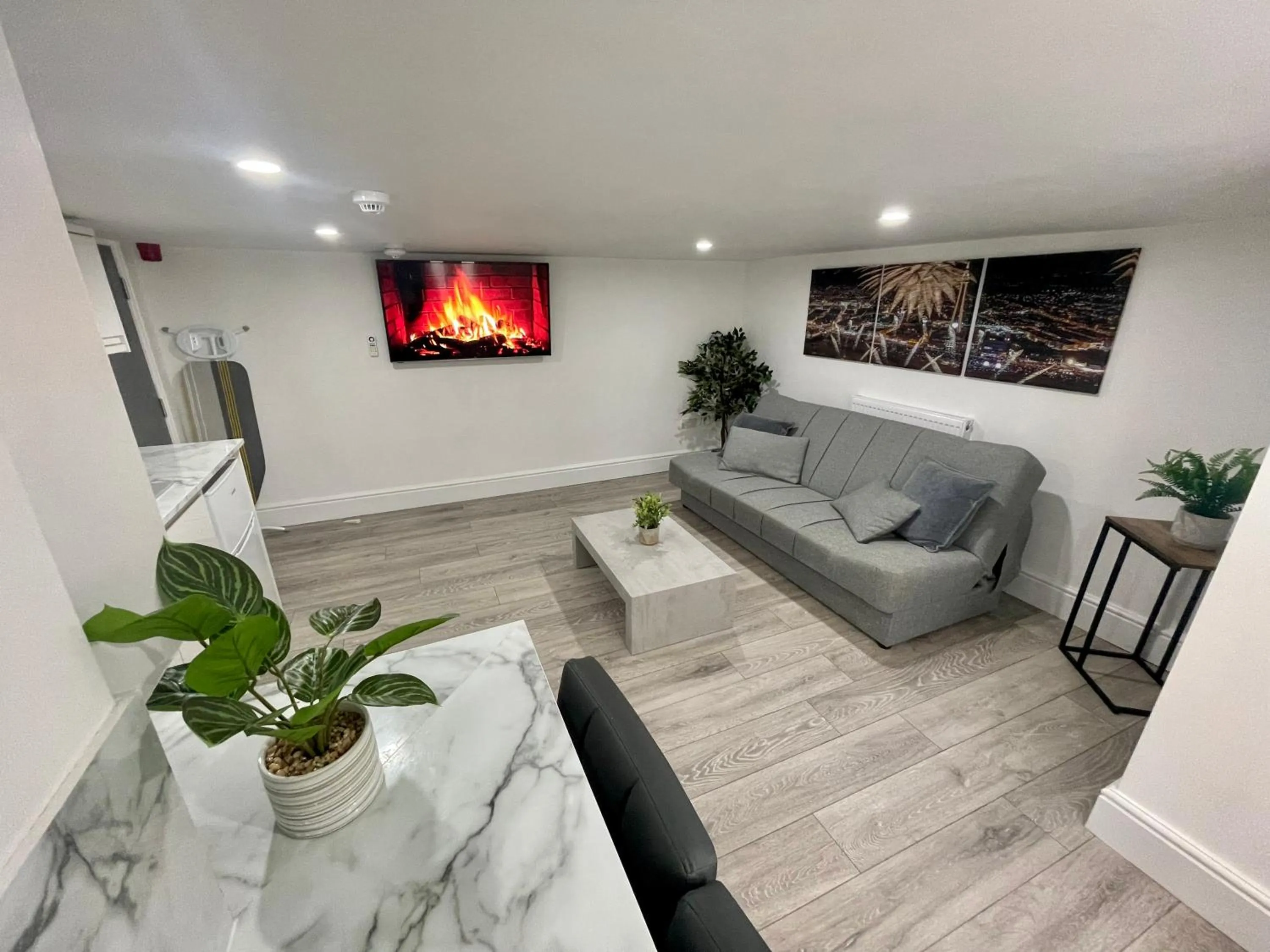 Living room in Osborne hot tub and jacuzzi suites