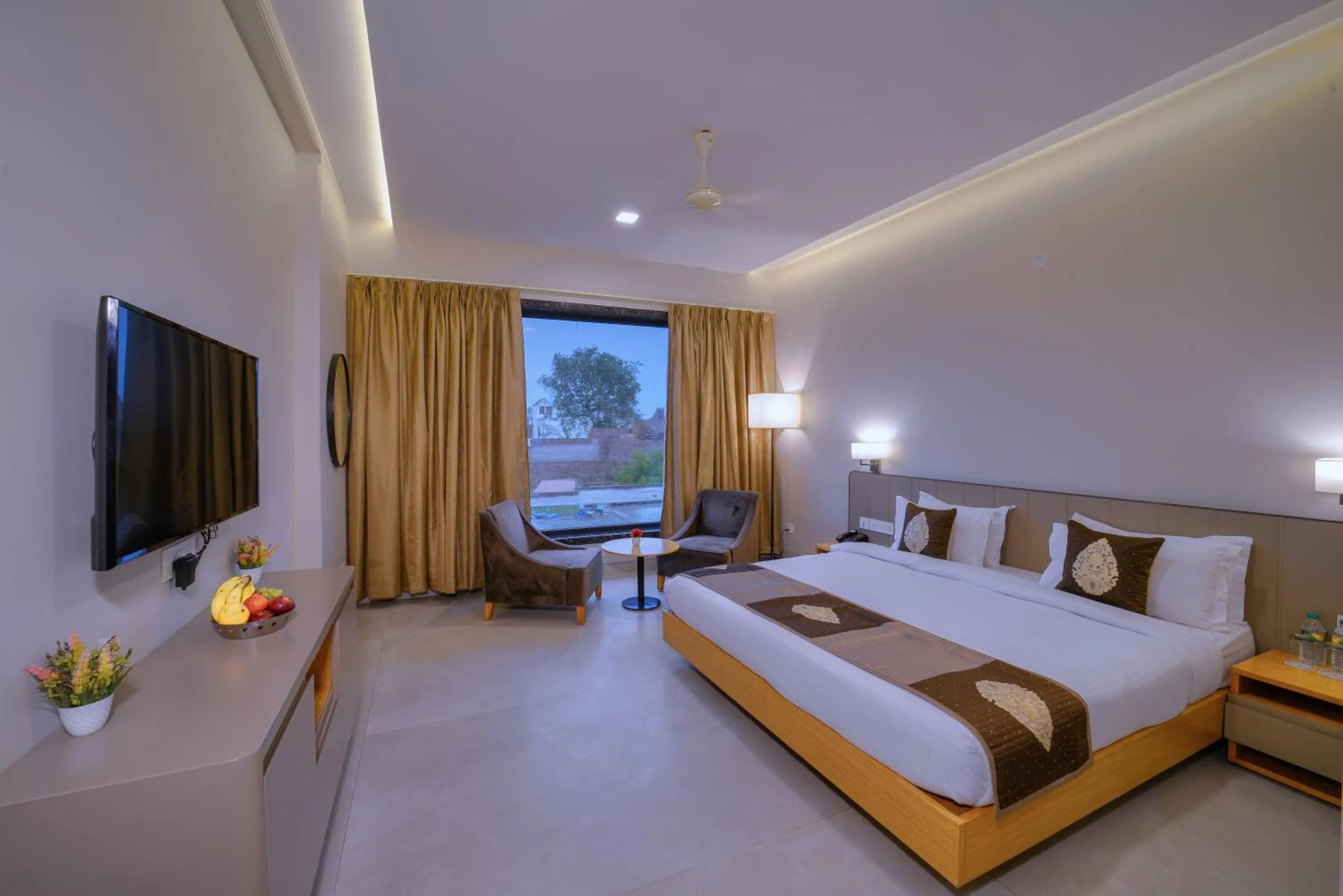 TV and multimedia in Wingston A TreeHouse Hotel, Barsana