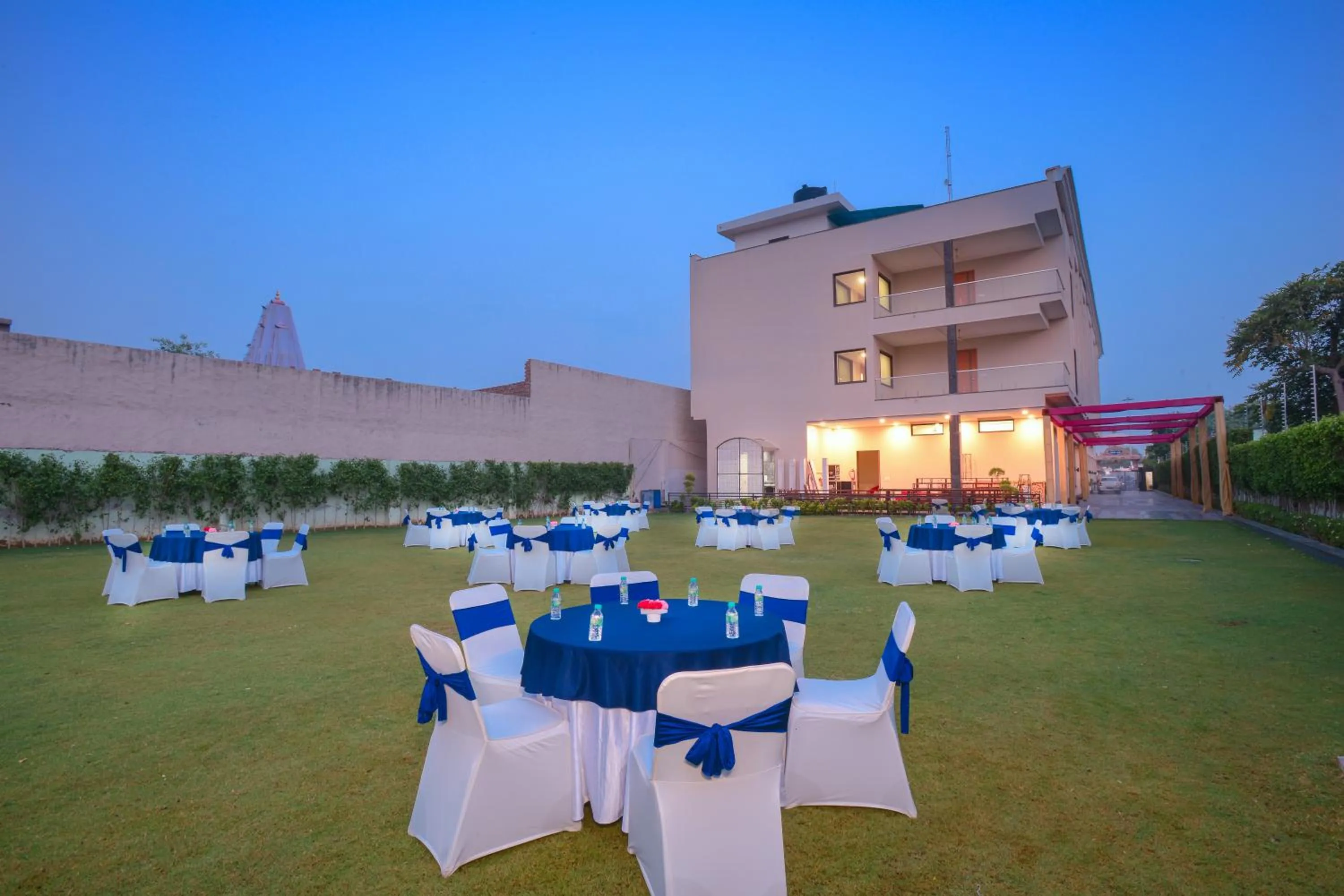 Wingston A TreeHouse Hotel, Barsana