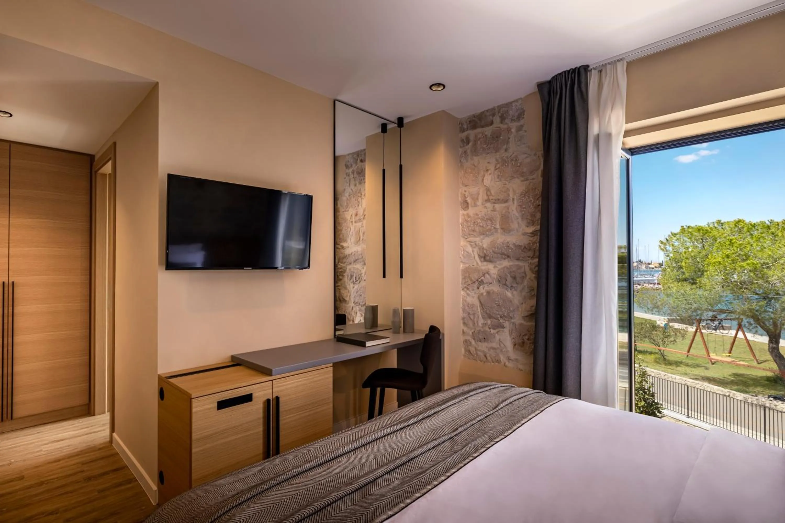 TV and multimedia, Bed in DUNATOVI DVORI Heritage Hotel