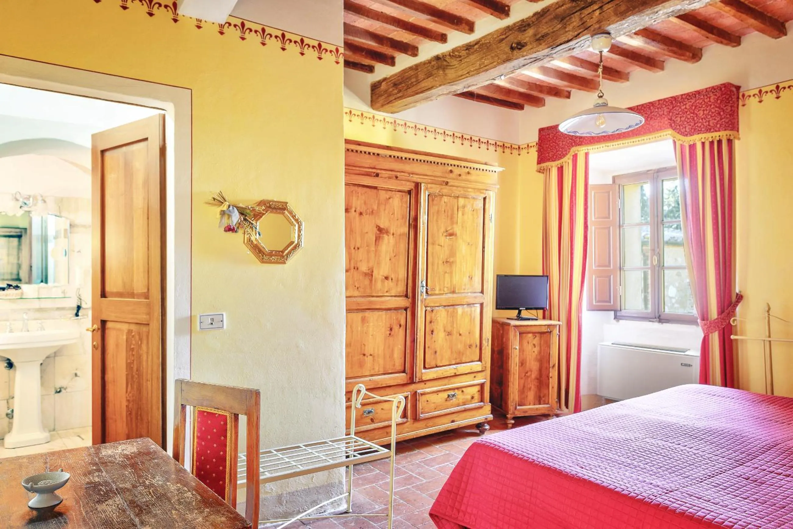 Bedroom in Hotel Borgo Casabianca