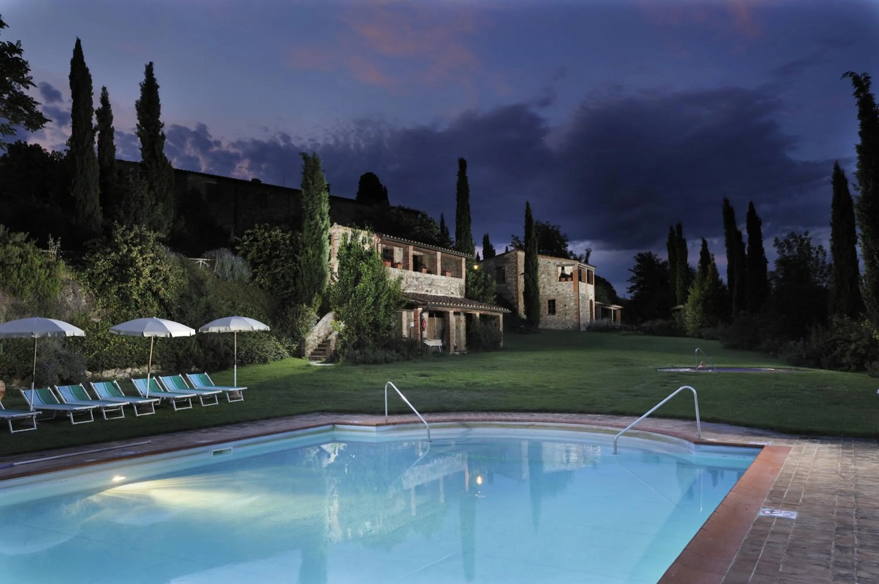 Swimming pool in Hotel Borgo Casabianca