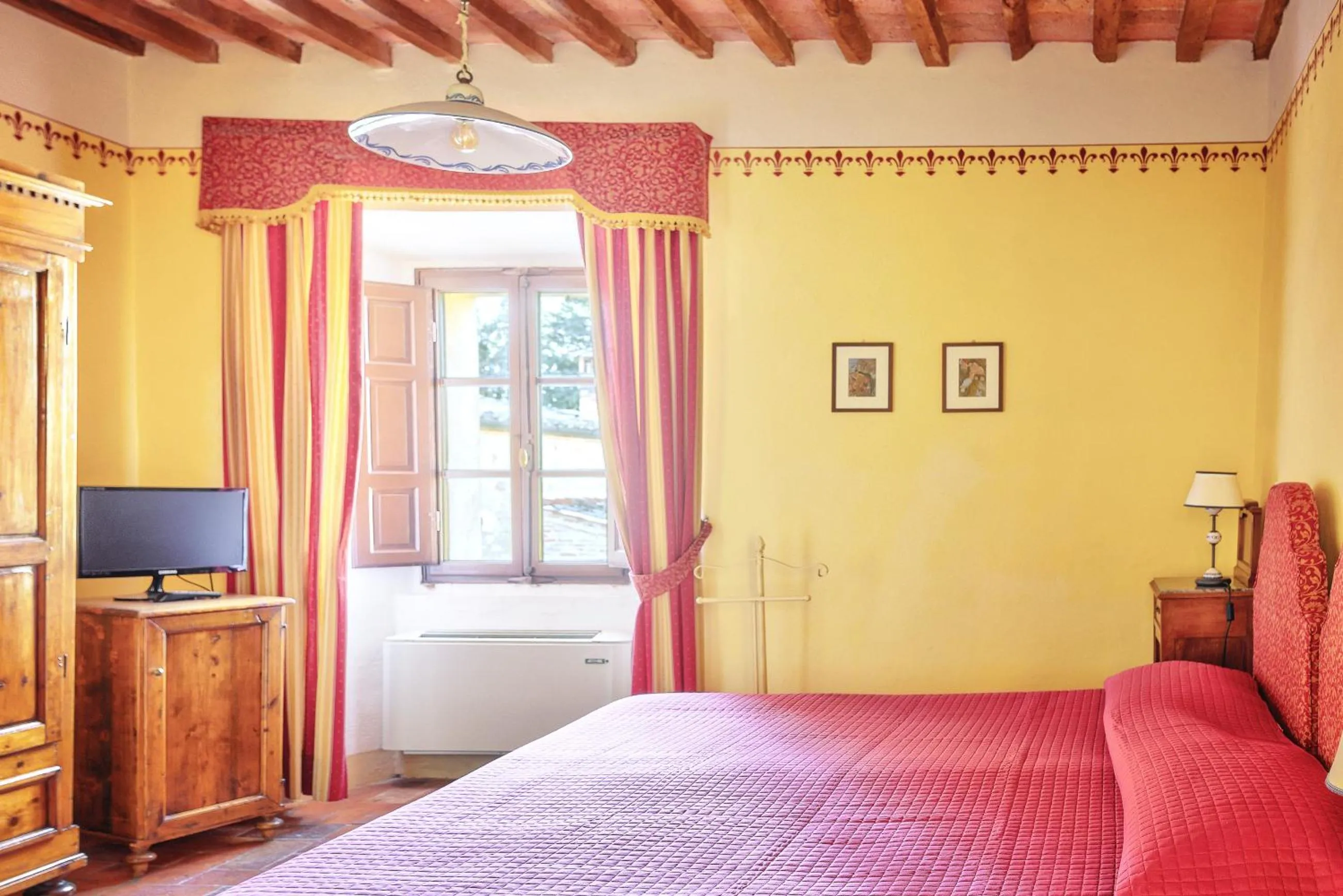 Bedroom in Hotel Borgo Casabianca