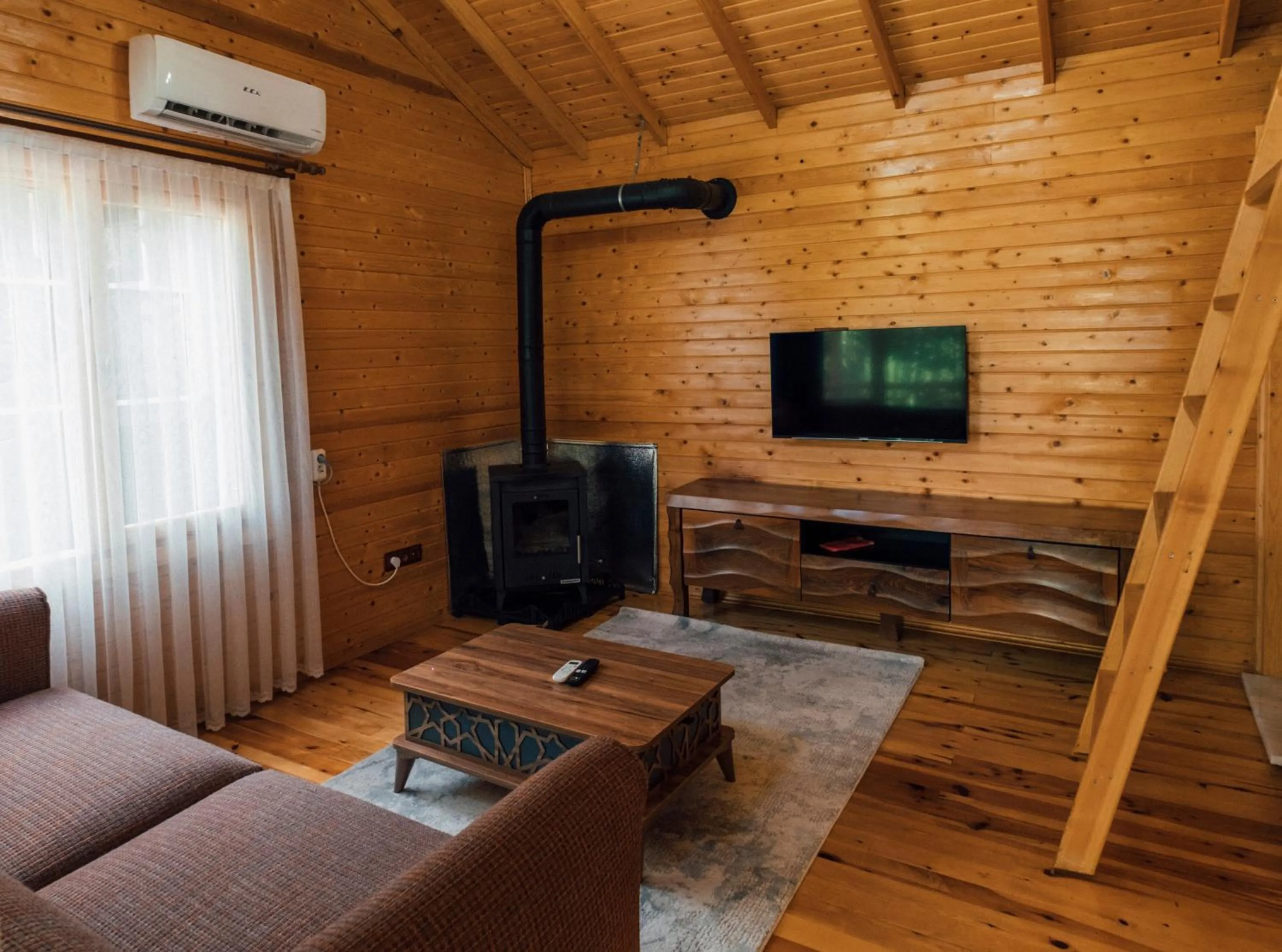 Communal lounge/ TV room in Sapanca Casamia Suit