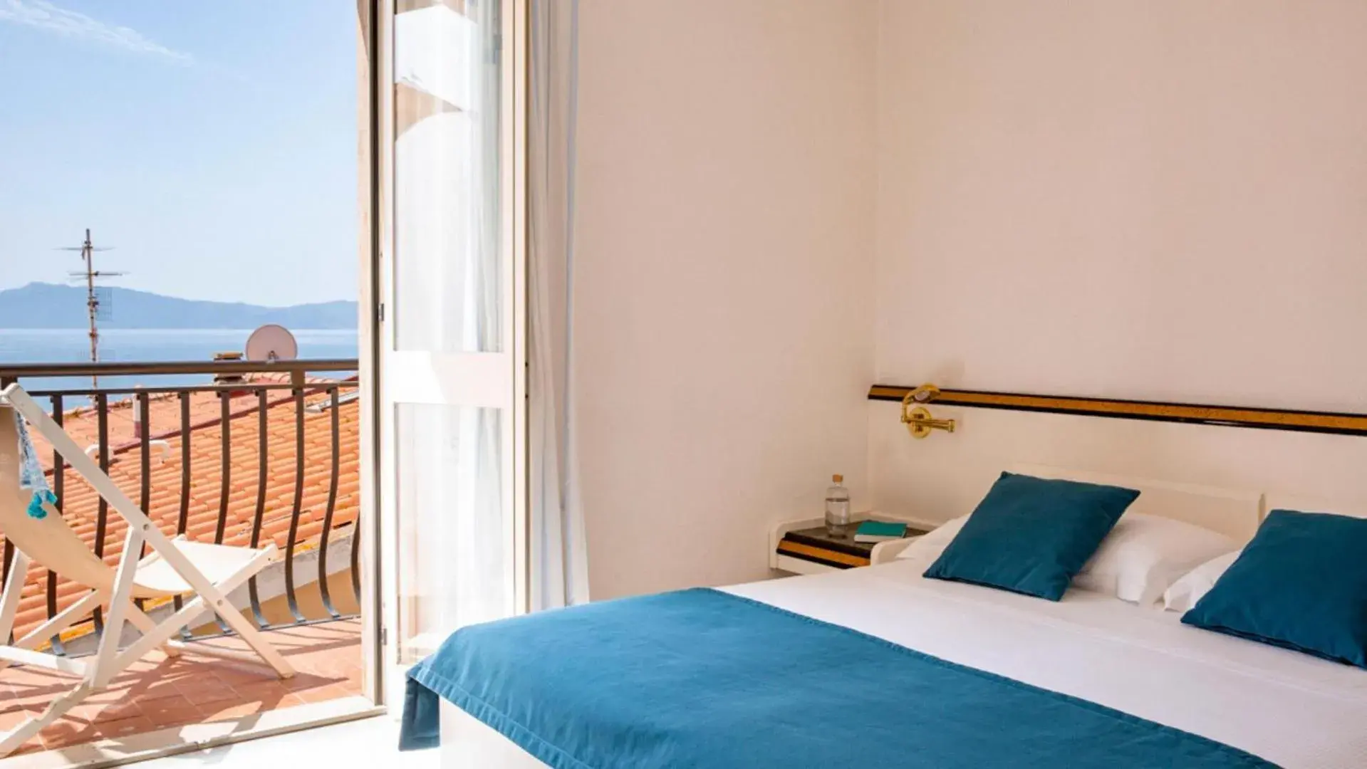 Comfort Double or Twin Room in Hotel Il Telamonio Comfort Double or Twin Room in Hotel Il Telamonio