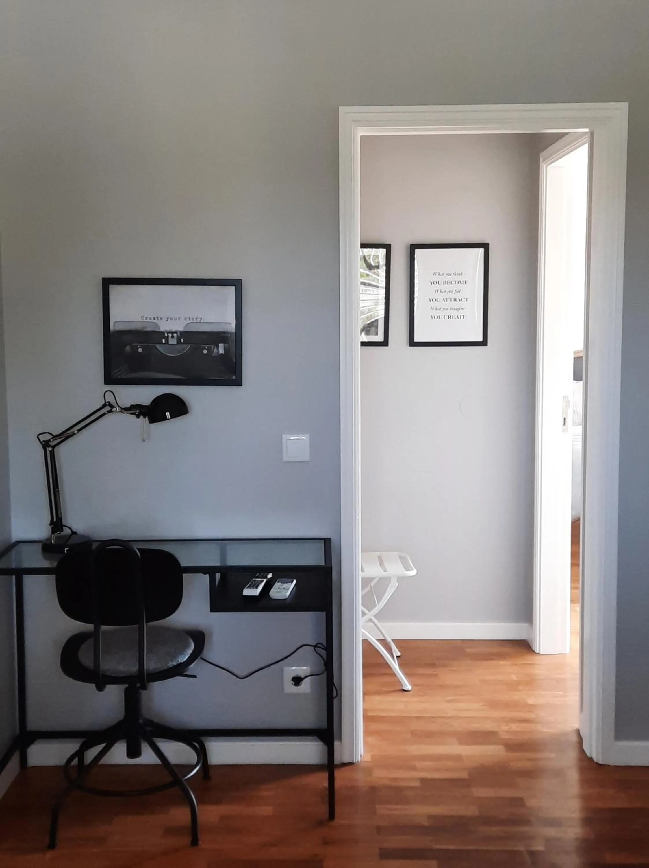 Communal lounge/ TV room in Smiling Places - Guest House in Labruge