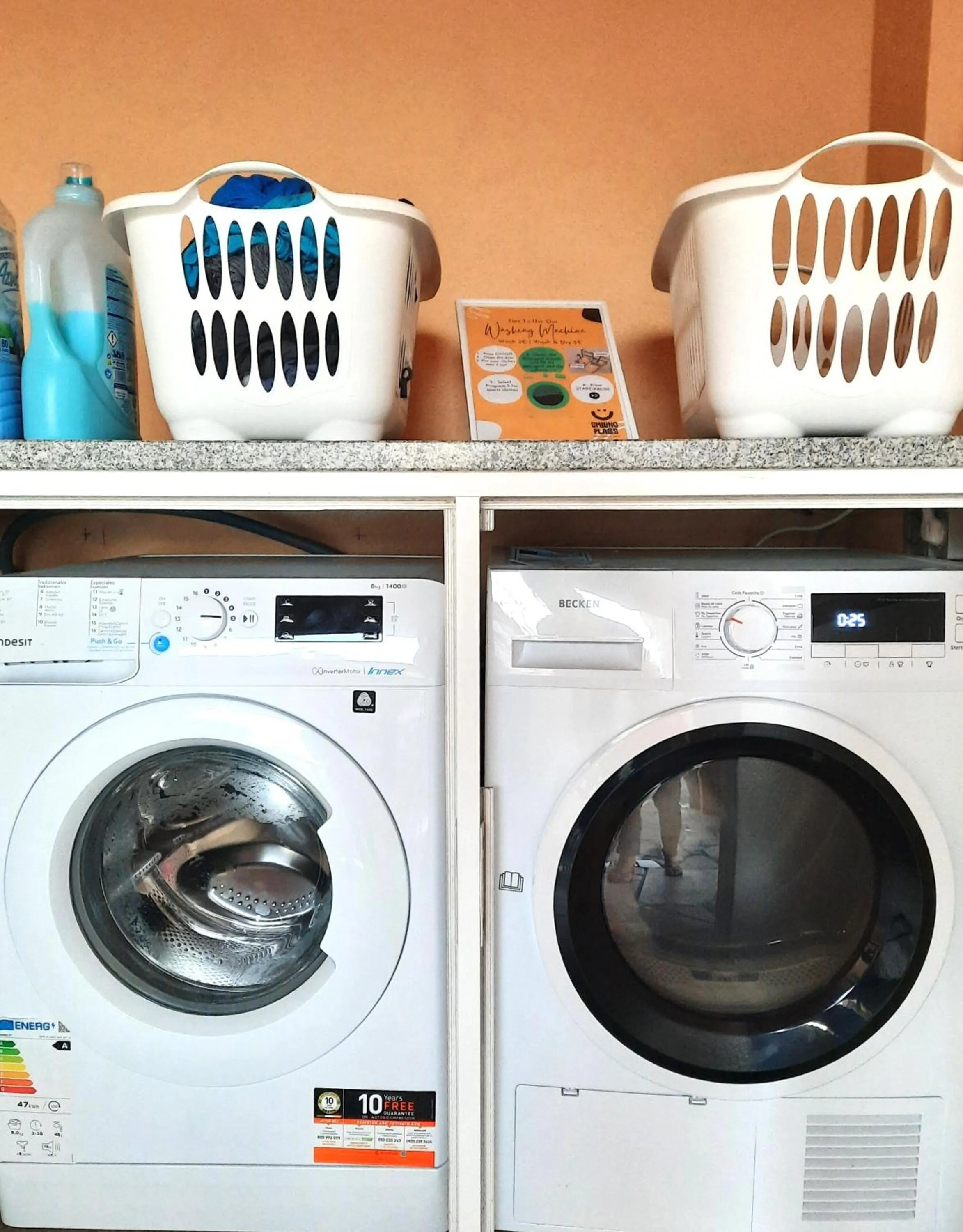 washing machine in Smiling Places - Guest House in Labruge