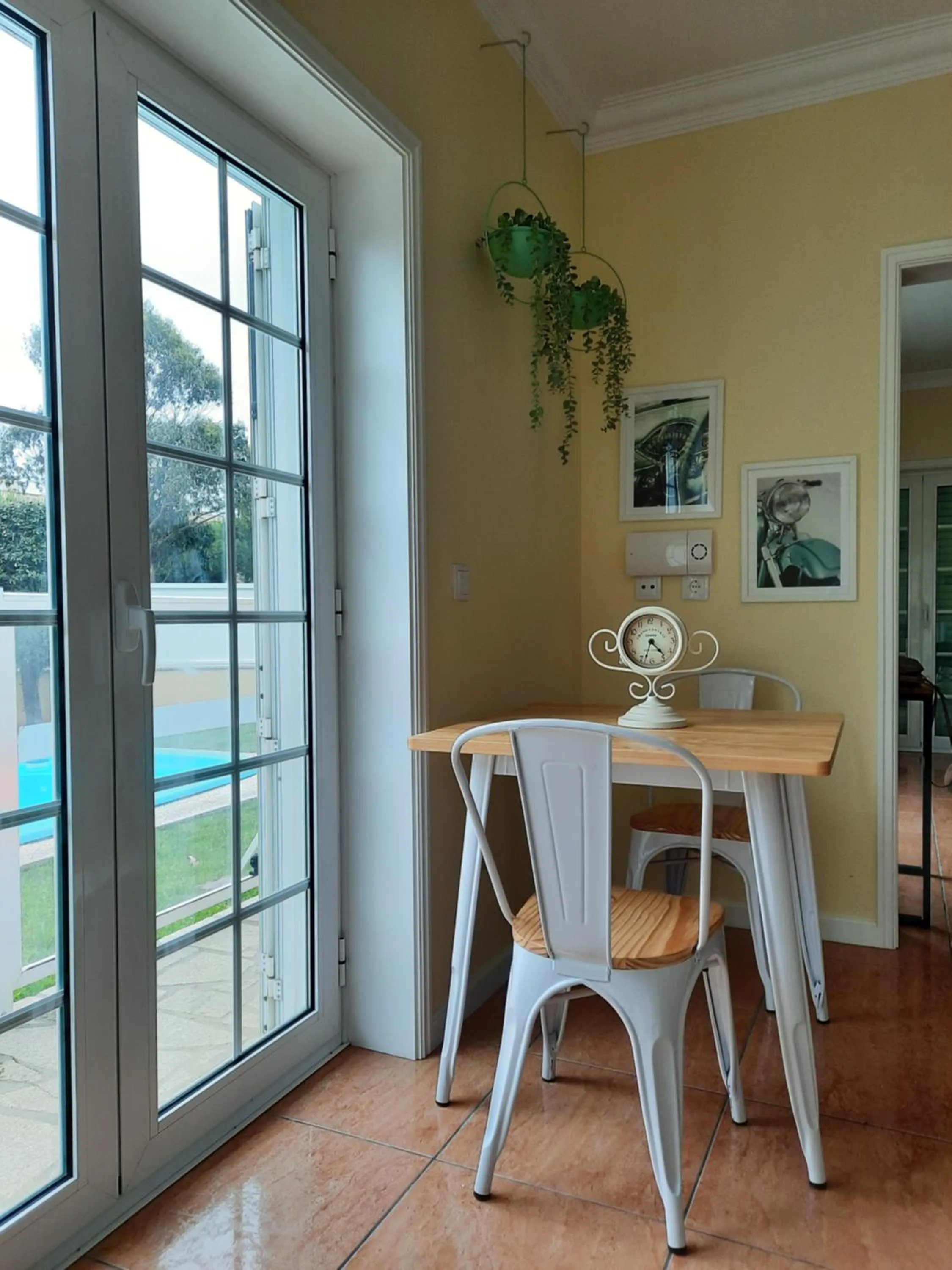 Dining area in Smiling Places - Guest House in Labruge