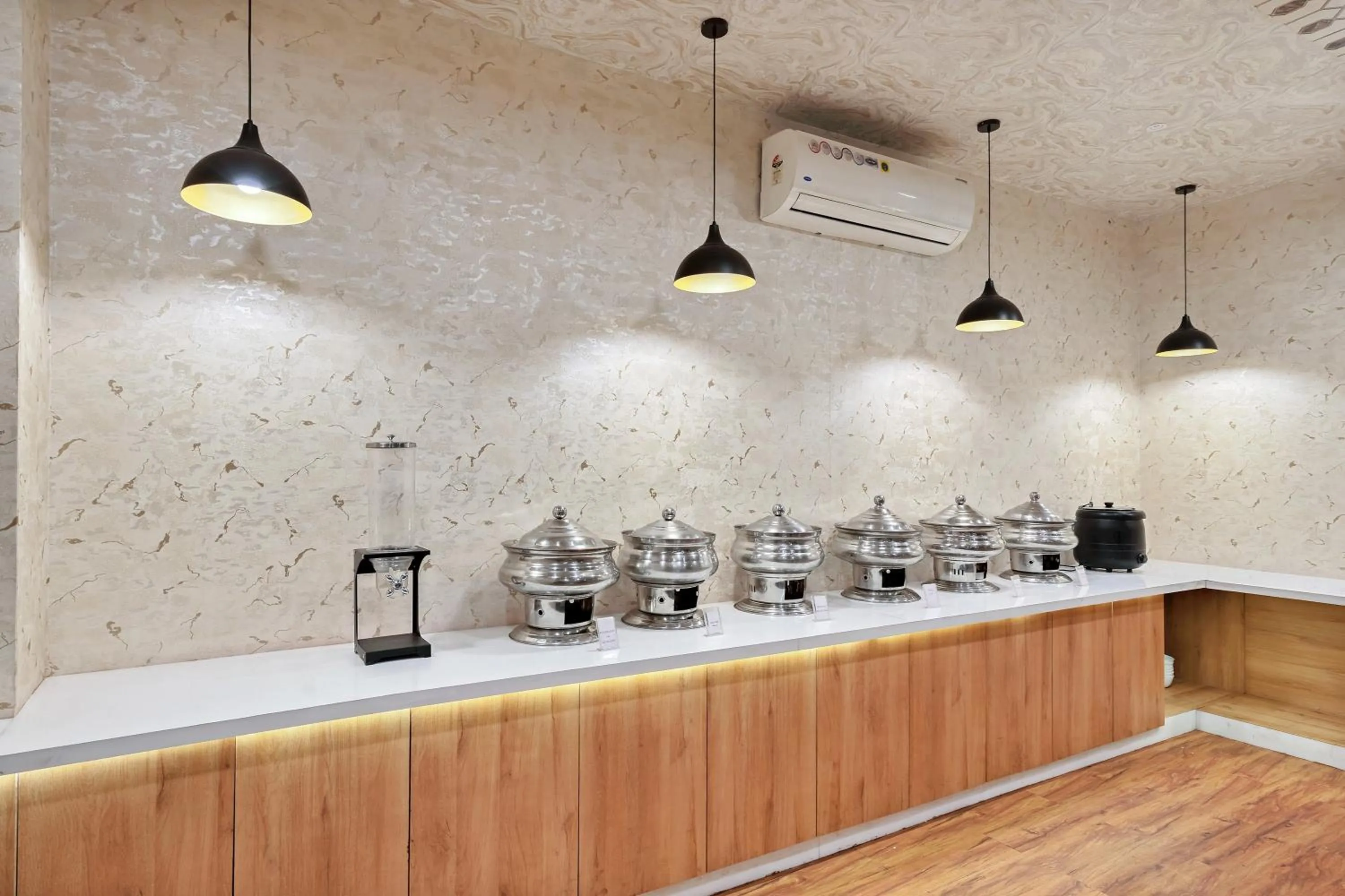 Restaurant/places to eat in Hotel SM Deccan Park Airport Zone Shamshabad Hyderabad