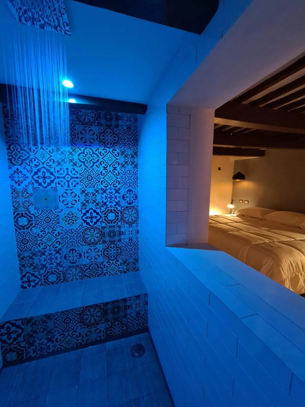 Shower in ACQUA IN BOCCA