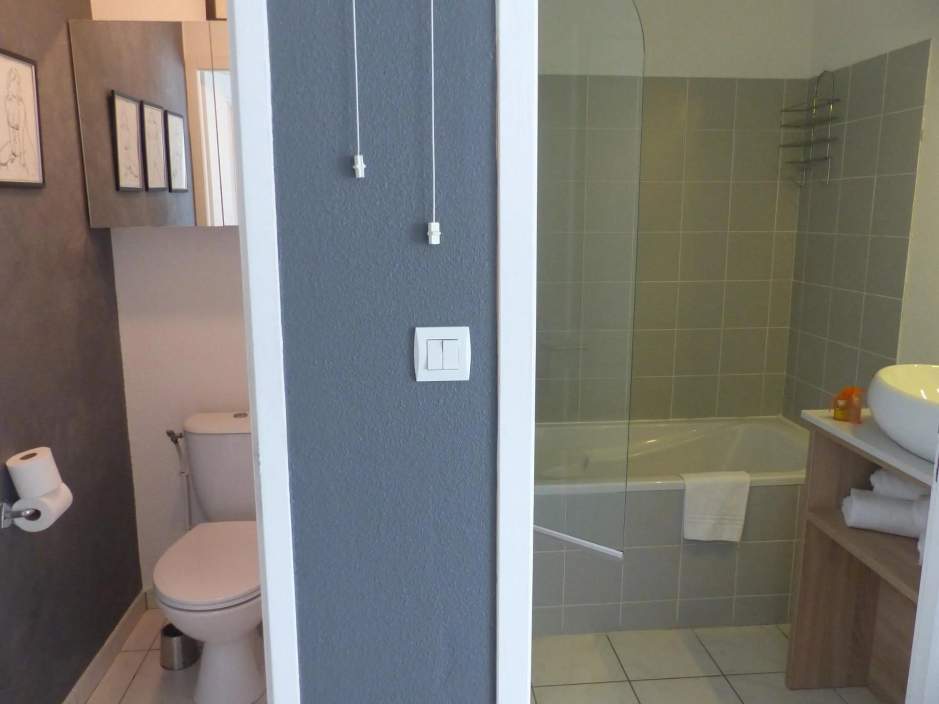 Toilet in Le Jardin de Babylone Résidence Festive & Naturiste "réservé aux couples uniquement"