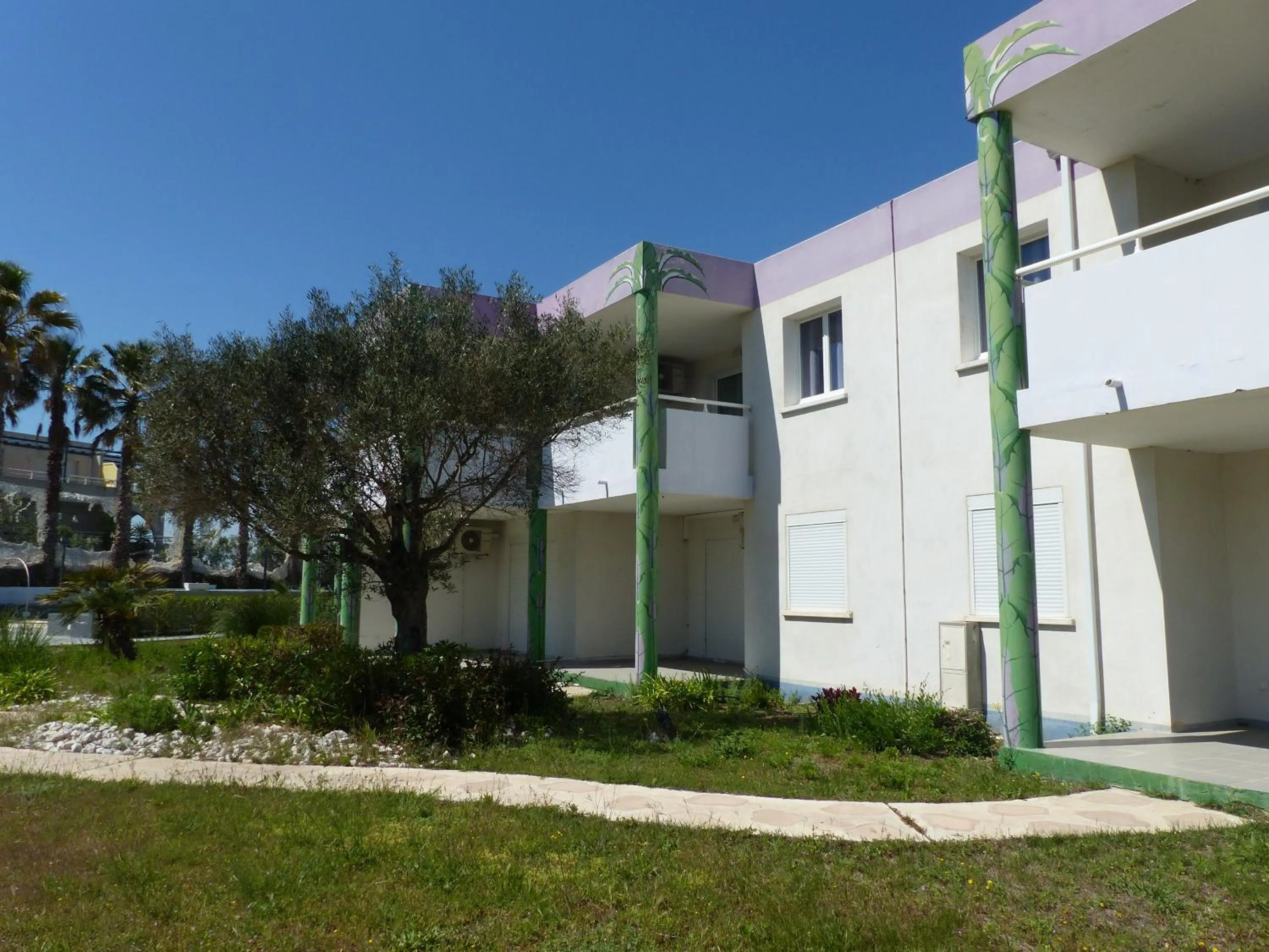 Property building in Le Jardin de Babylone Résidence Festive & Naturiste "réservé aux couples uniquement"