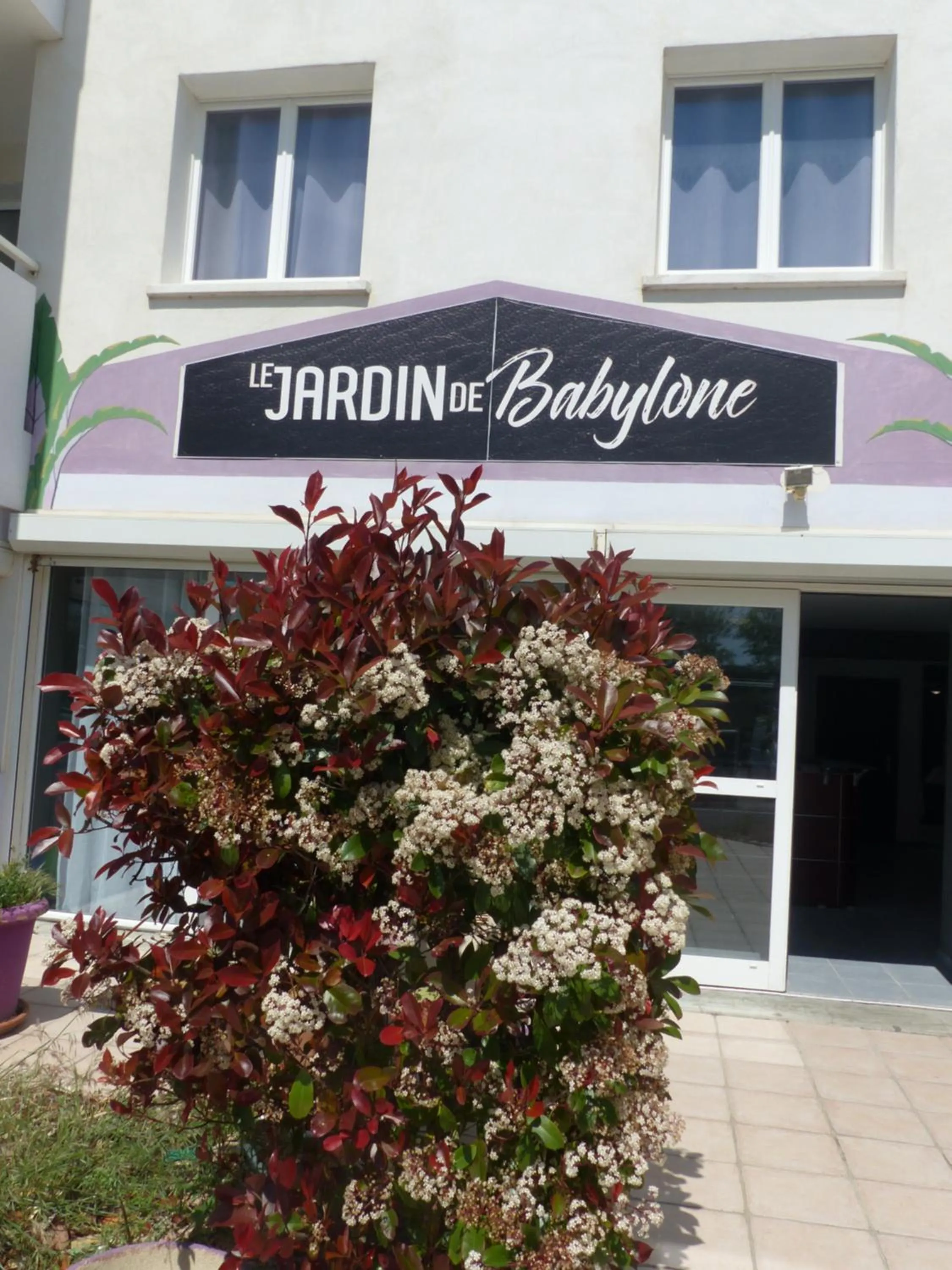 Property building in Le Jardin de Babylone Résidence Festive & Naturiste "réservé aux couples uniquement"