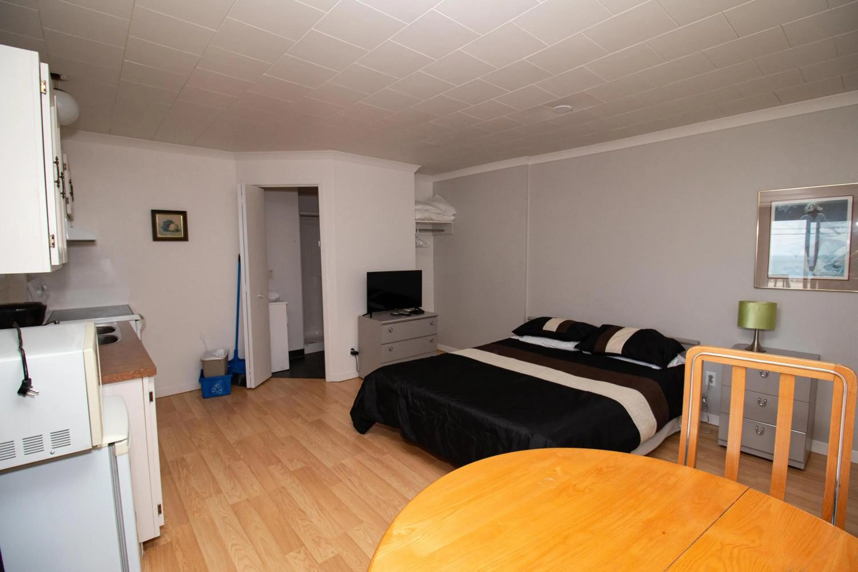 Photo of the whole room in Motel de la mer