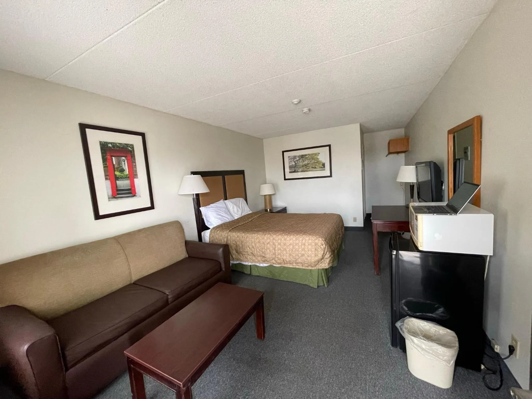 Photo of the whole room in Heritage Inn & Suites