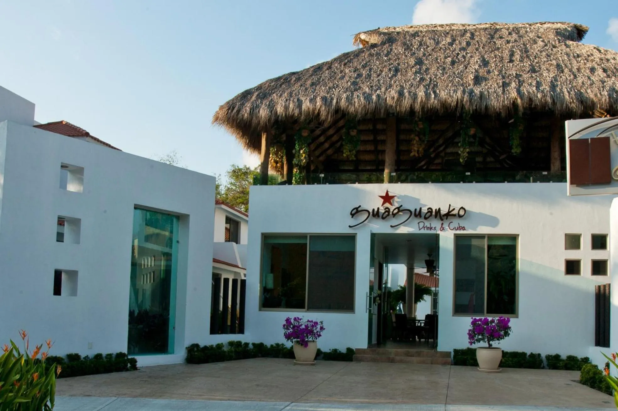 Facade/entrance in Villas Maria Isabel