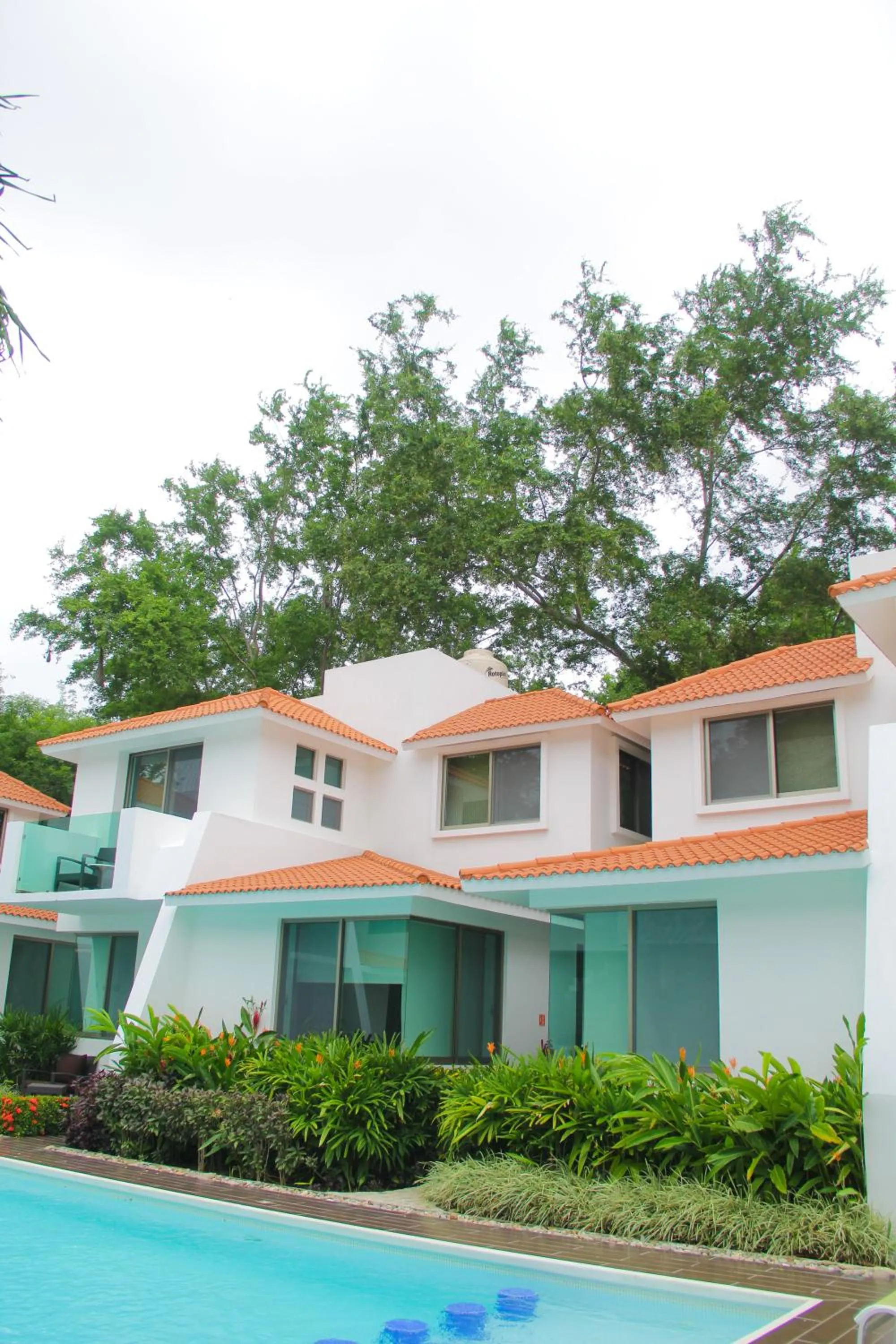 Property building in Villas Maria Isabel